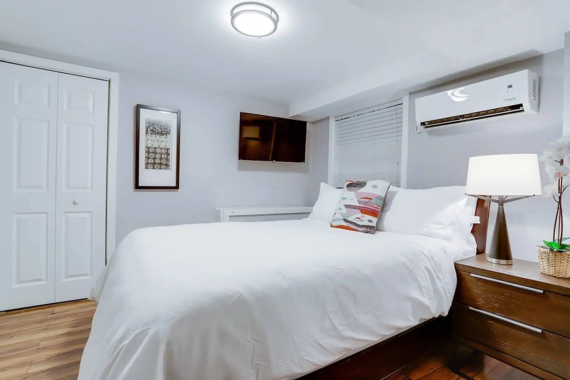 Beautiful 2 BR steps from House of Representatives