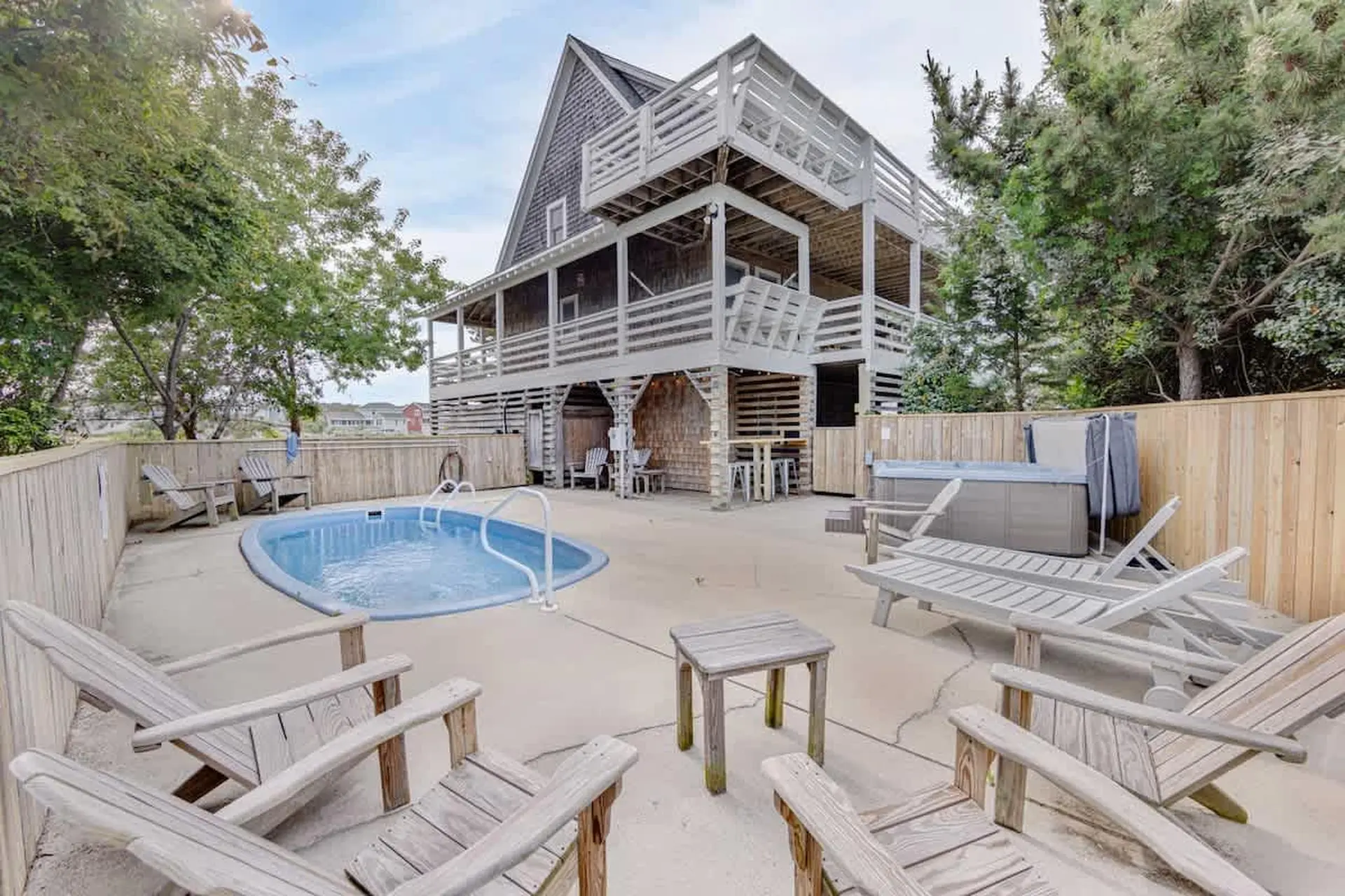 Ocean Views, Pool, Hot Tub & 7Min Walk to Beach!