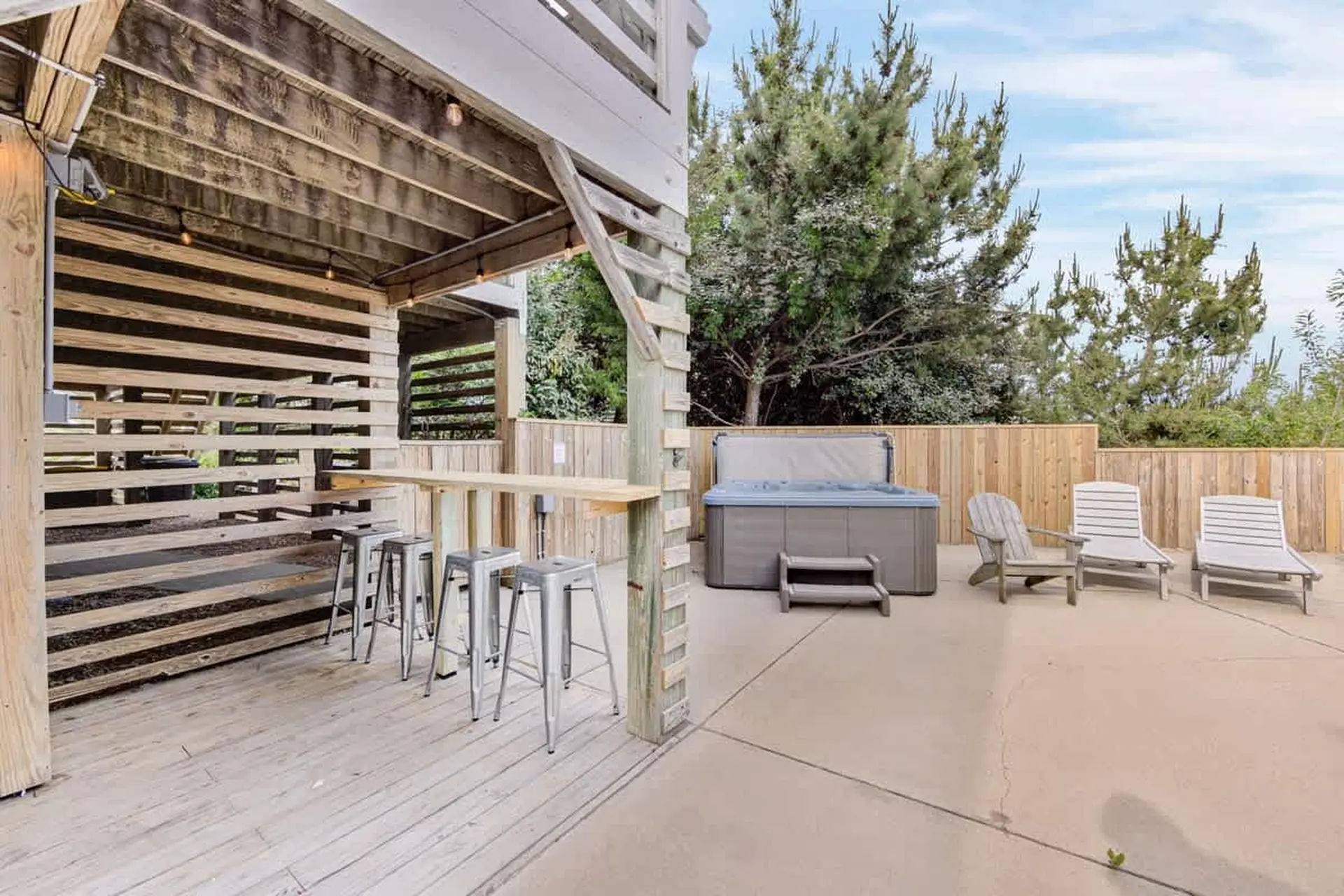 Ocean Views, Pool, Hot Tub & 7Min Walk to Beach!