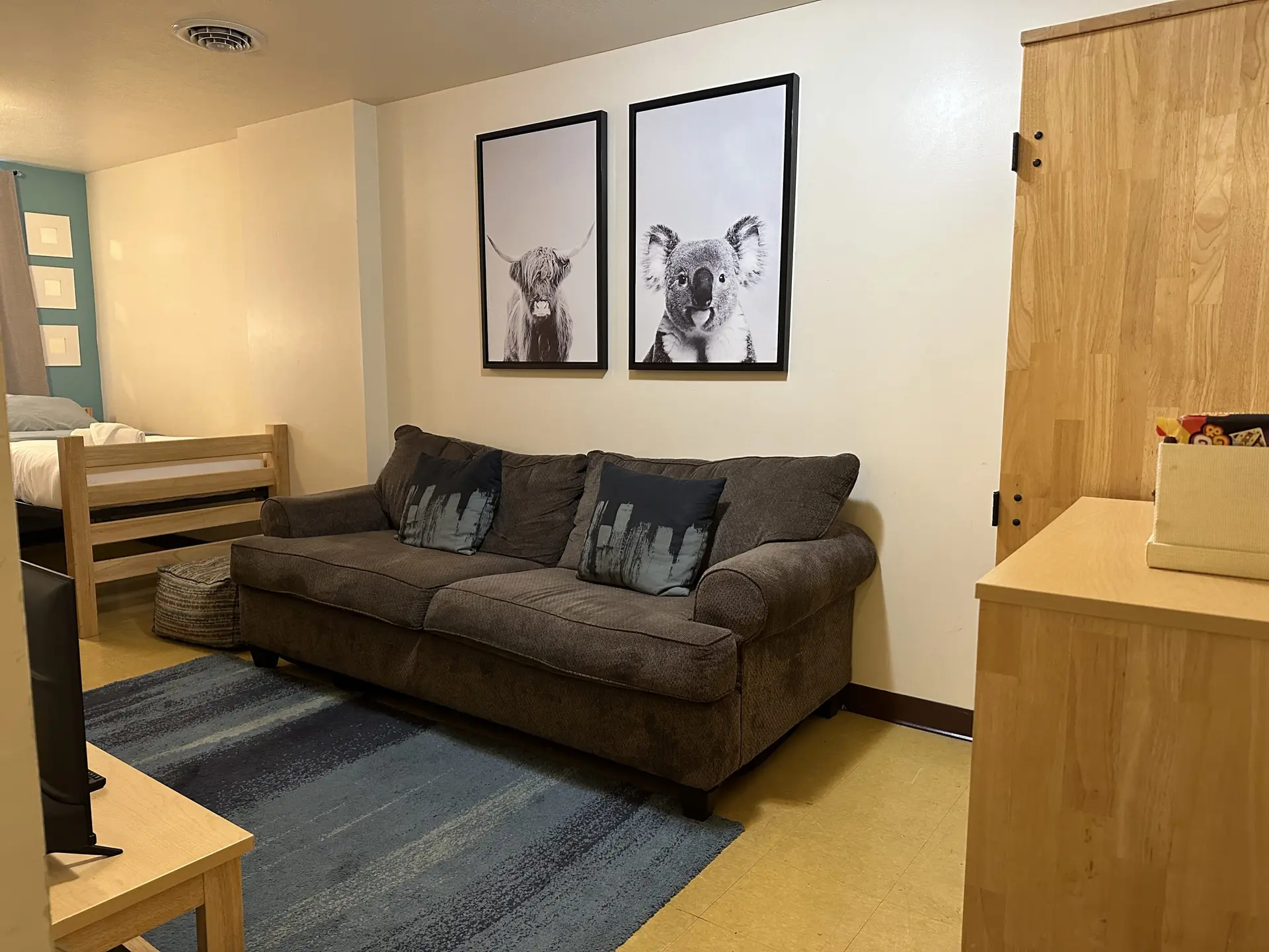 Cozy + Convenient | Downtown Apt | Walk Everywhere