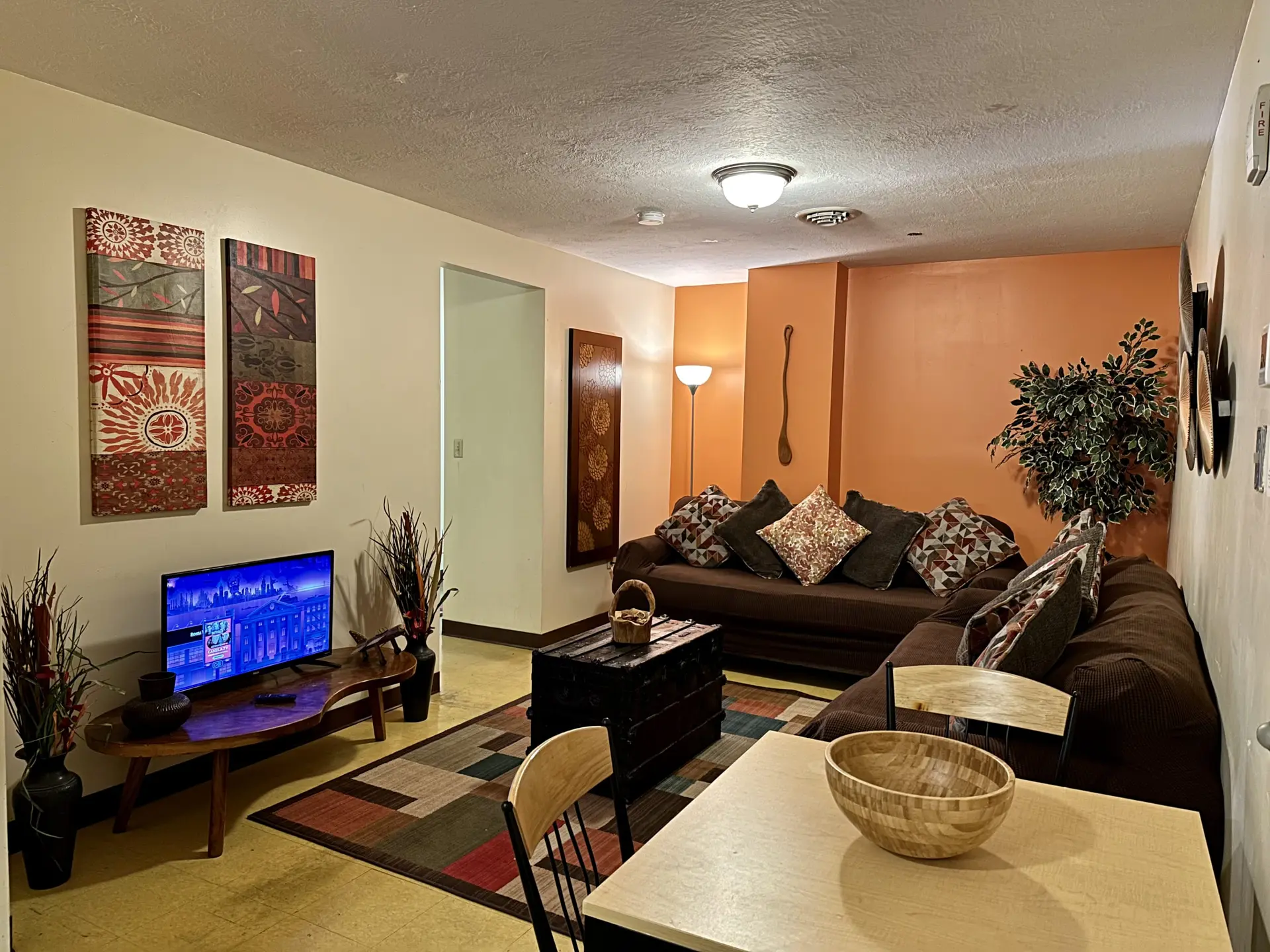 6 Beds | Downtown Apt | Very Quick Walk Everywhere