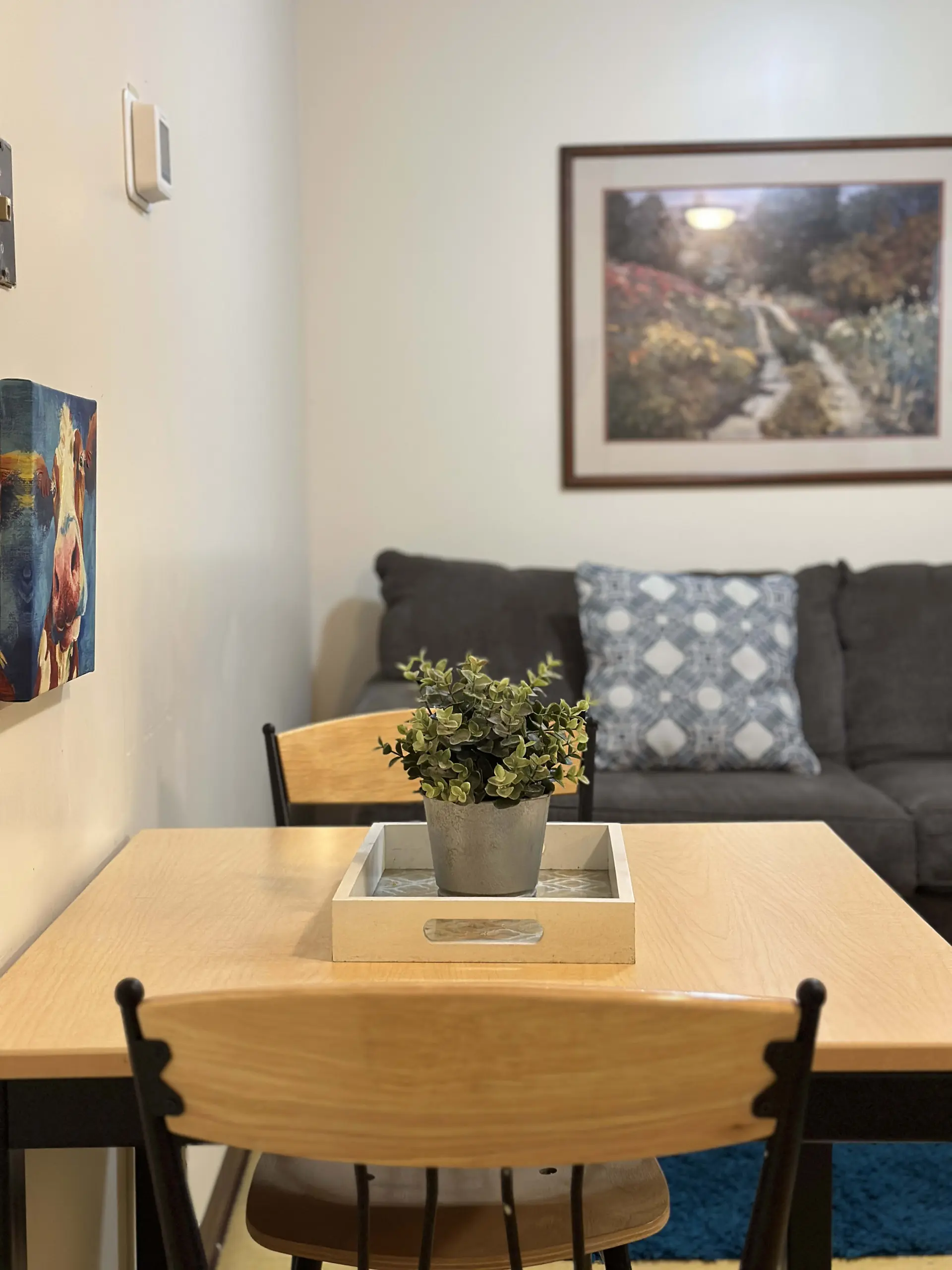 Cute Downtown APT | Quick & Safe Walk to PPG Arena