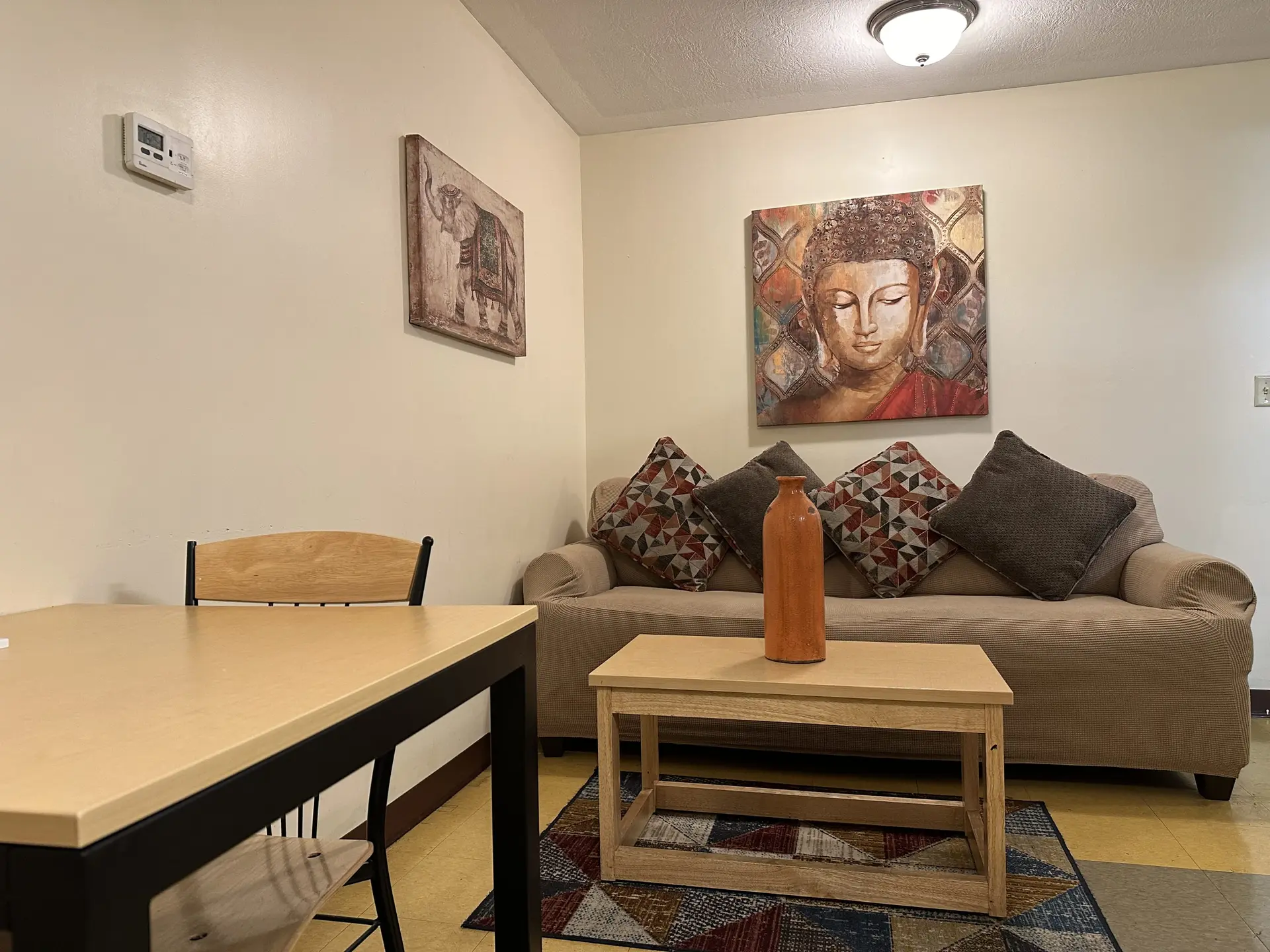 Cozy Downtown Apartment | TV & Walkable Location