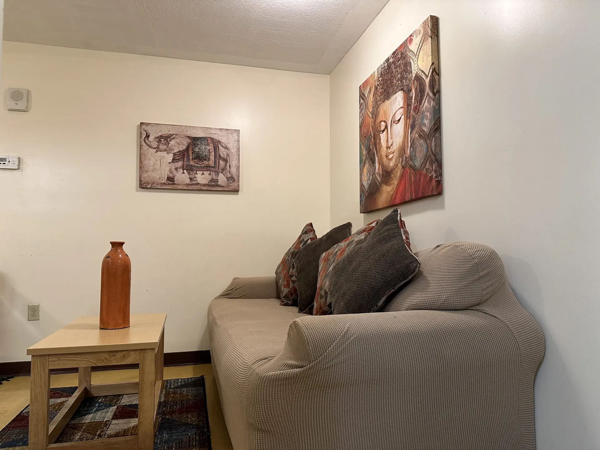 Cozy Downtown Apartment | TV & Walkable Location