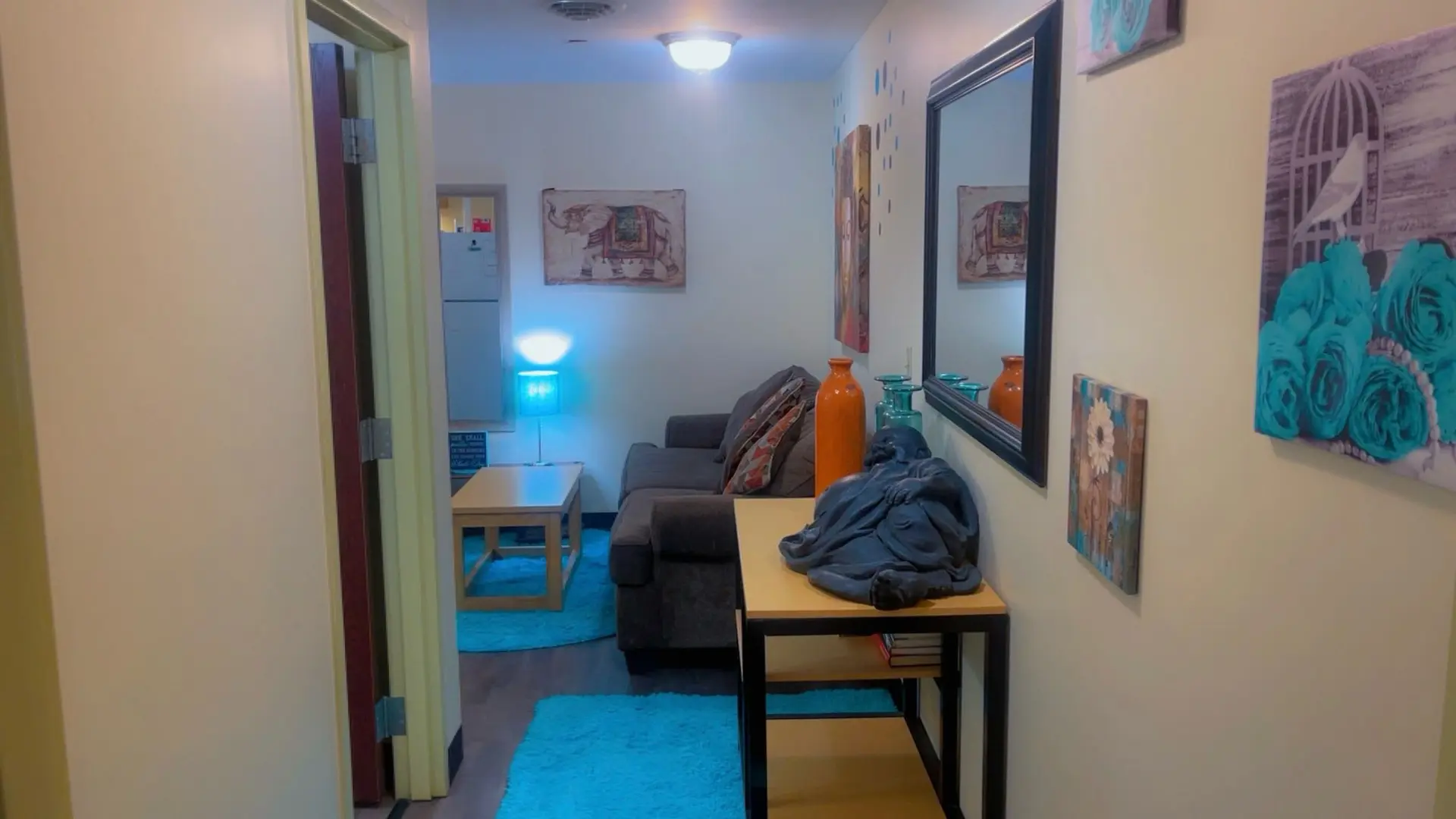 Cozy Downtown Apartment | TV & Walkable Location