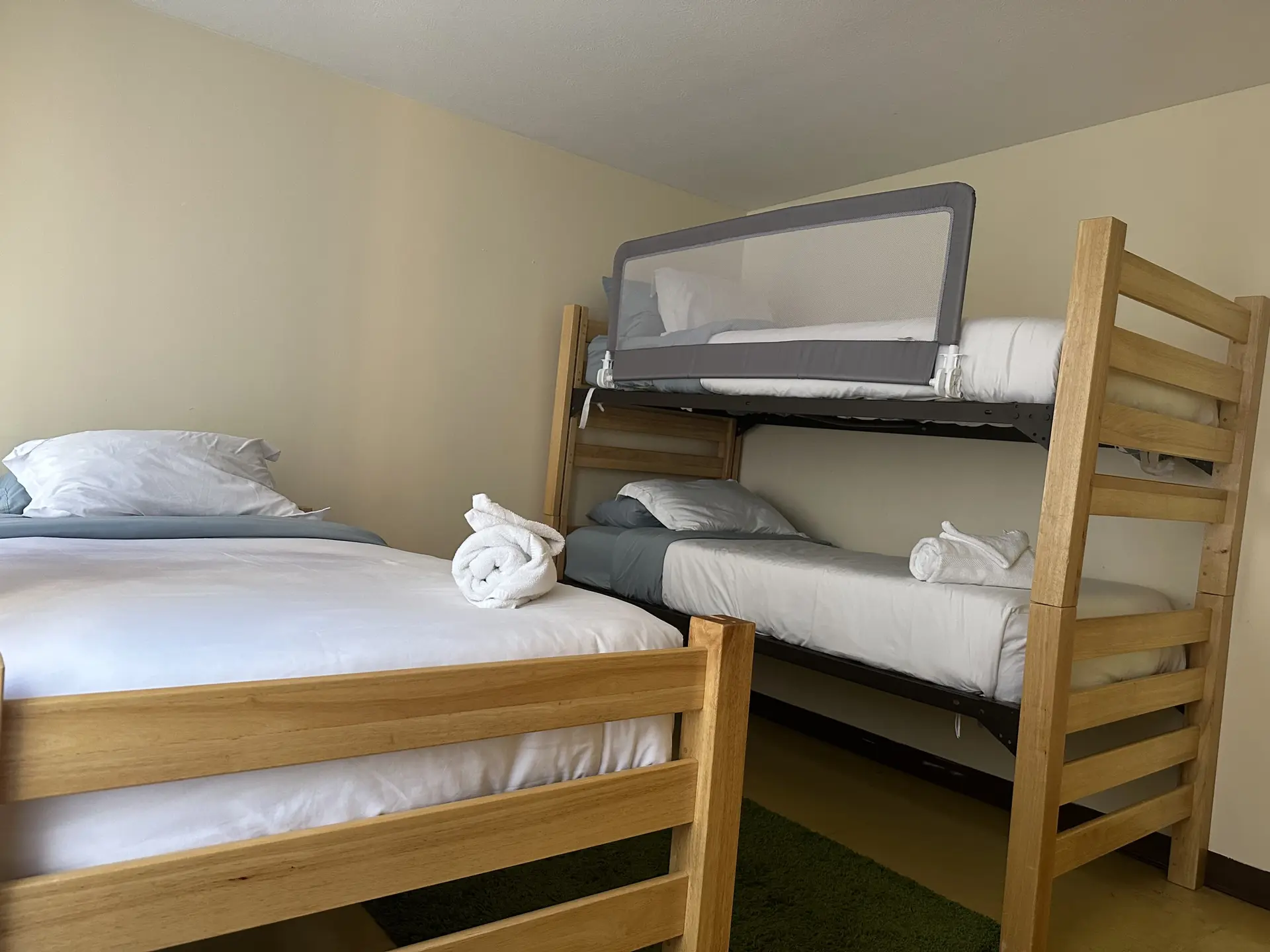 2 Bedroom/2 Bath Downtown | Sleeps Six | Walkable