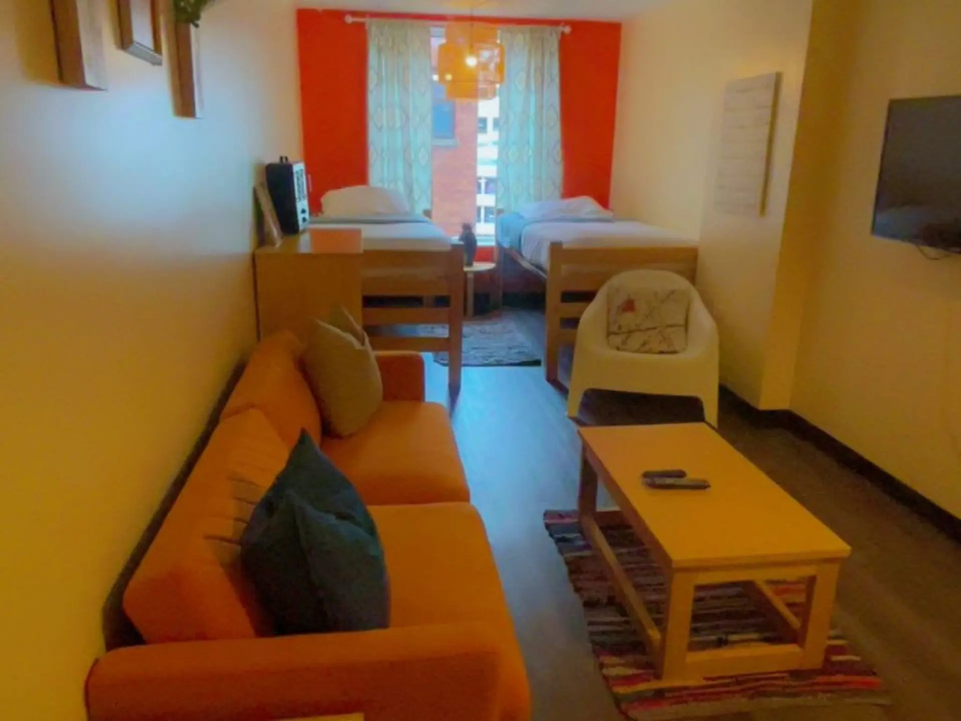 1-Bedroom Downtown Apartment | Clean & Safe | Walk