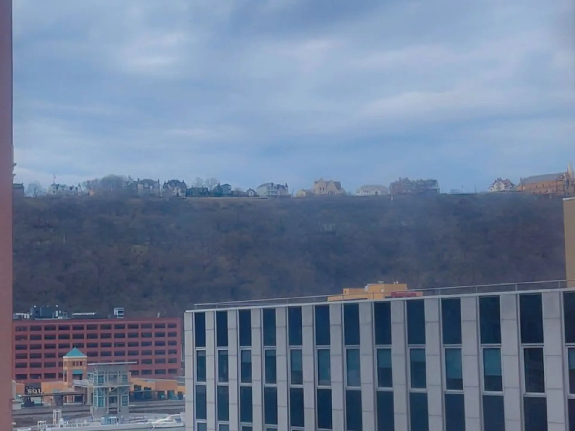 1-Bedroom Downtown Apartment | Clean & Safe | Walk