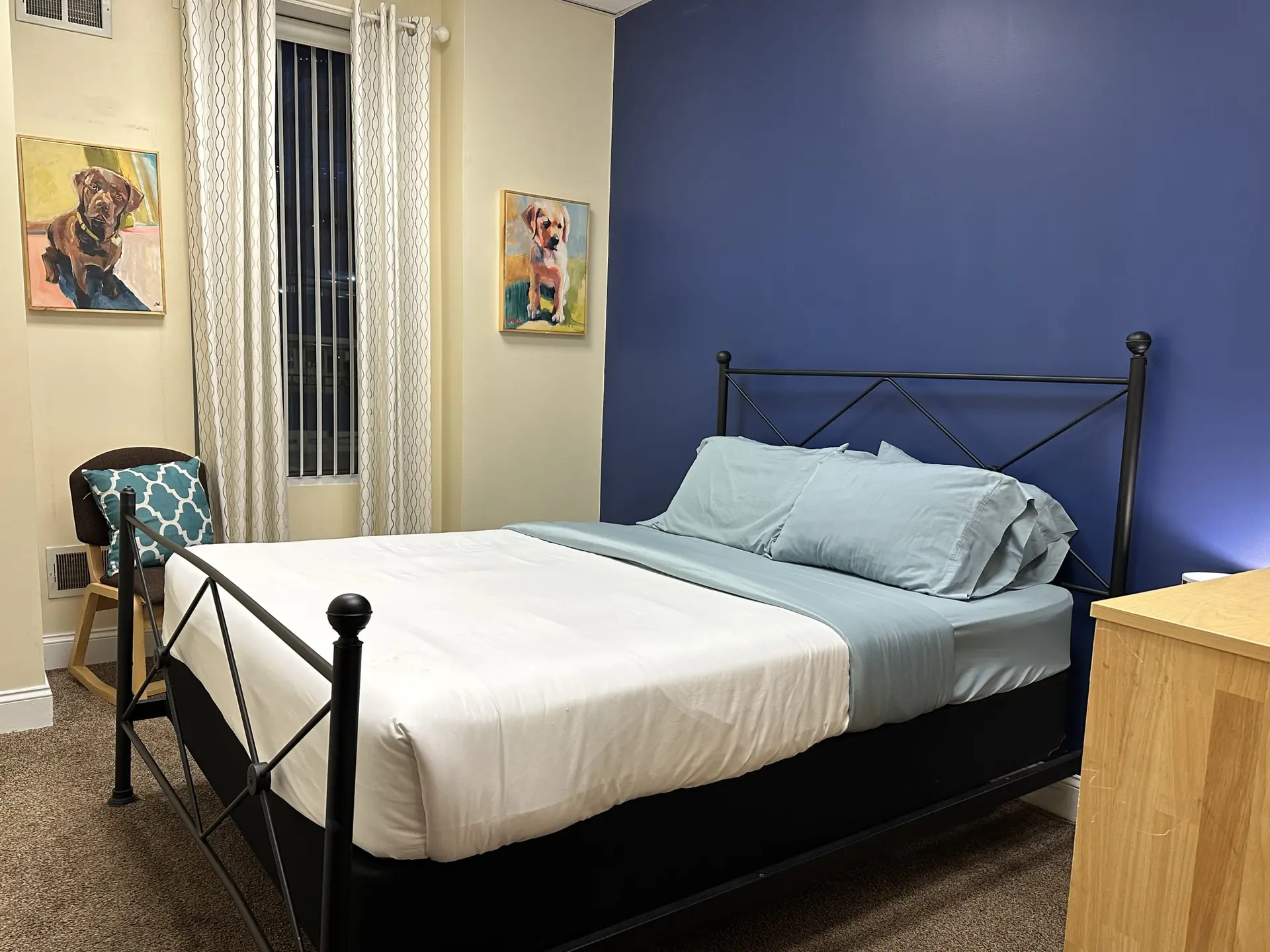 City Sights | 2 Queen Beds | Downtown Apt