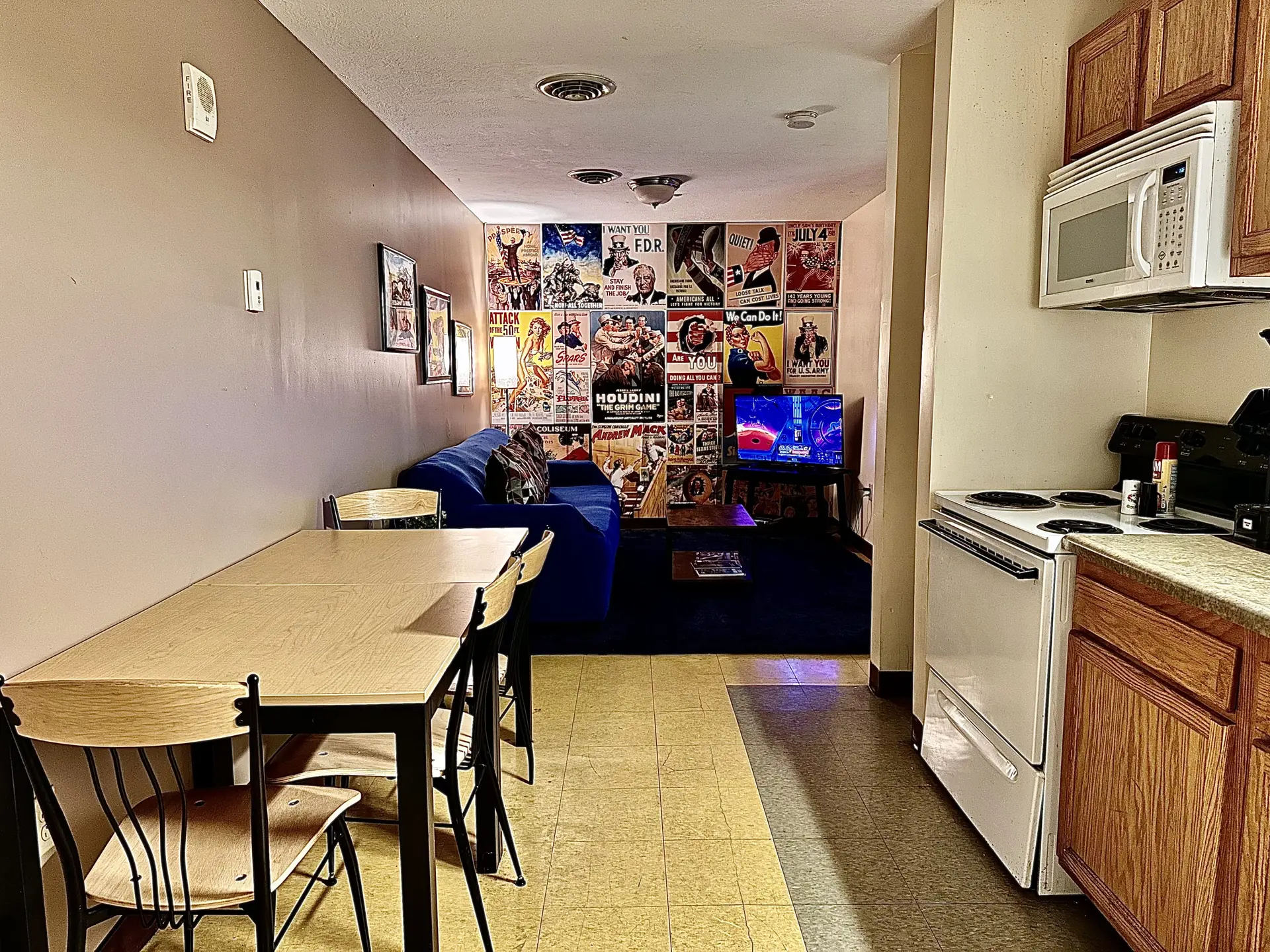 7 Beds! Explore downtown Pittsburgh | Large Groups