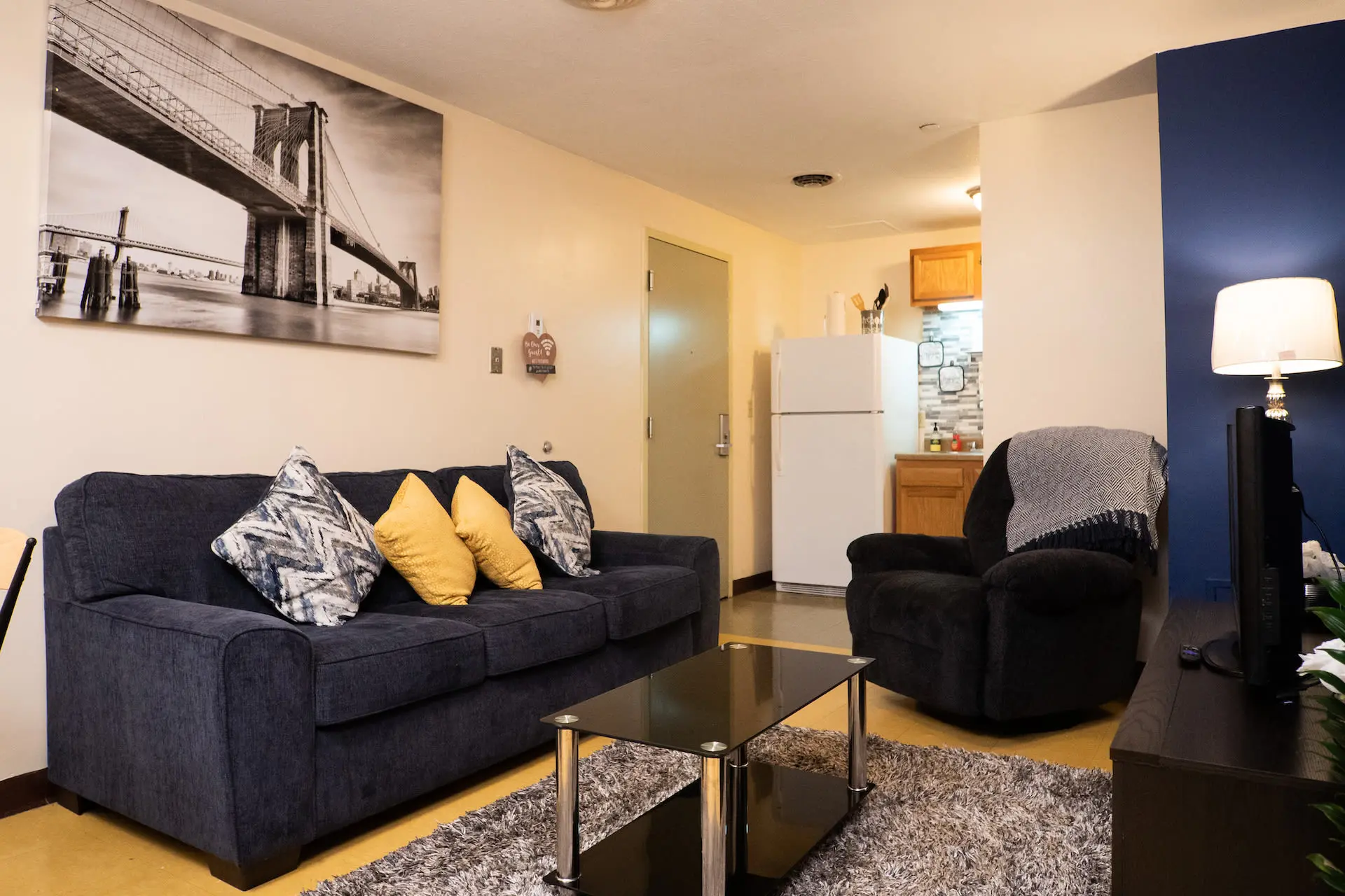 2 Bedroom Downtown Apt|Clean and Safe|