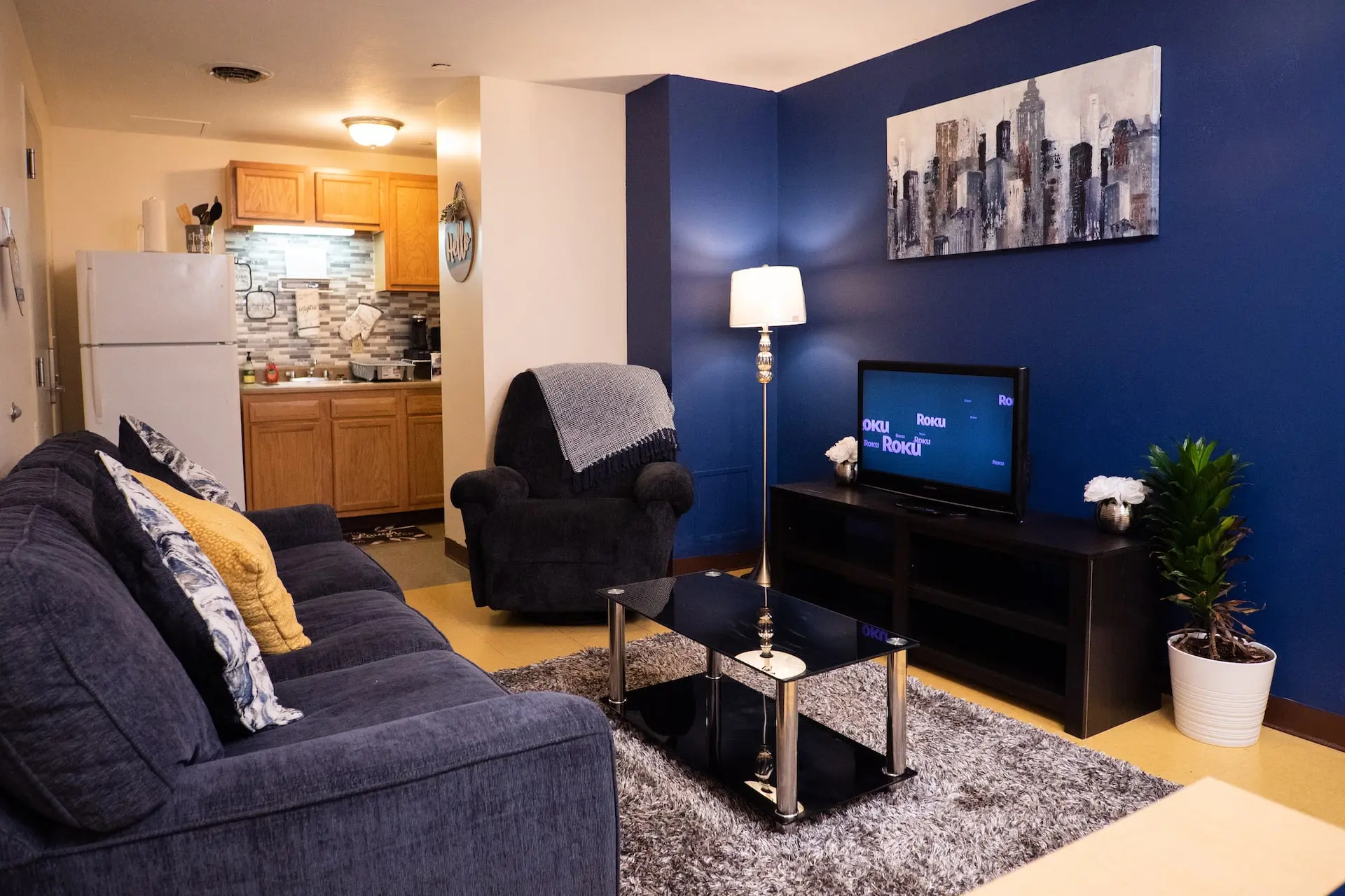 2 Bedroom Downtown Apt|Clean and Safe|