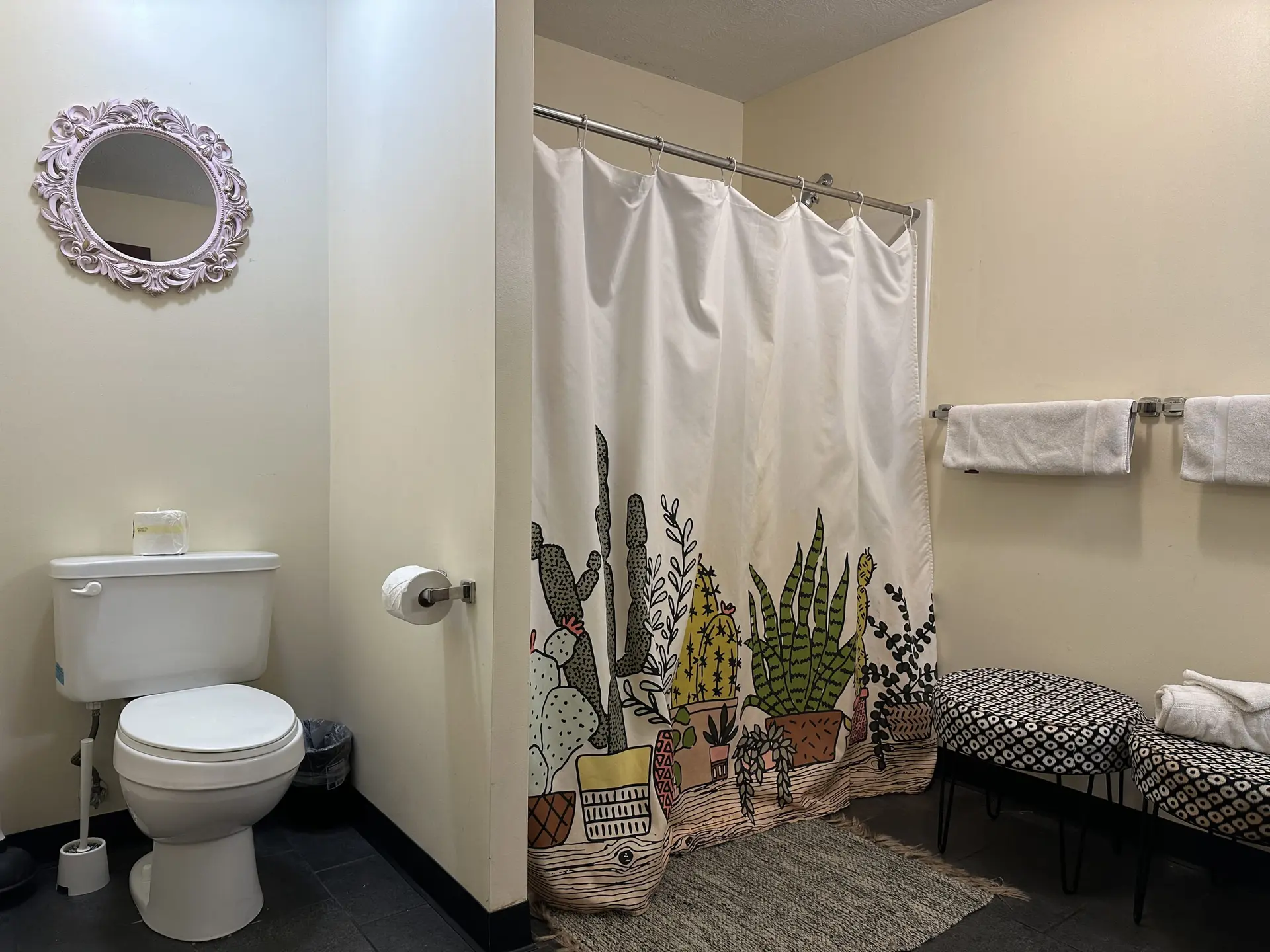 5 Beds | Downtown Apt | Very Quick Walk Everywhere