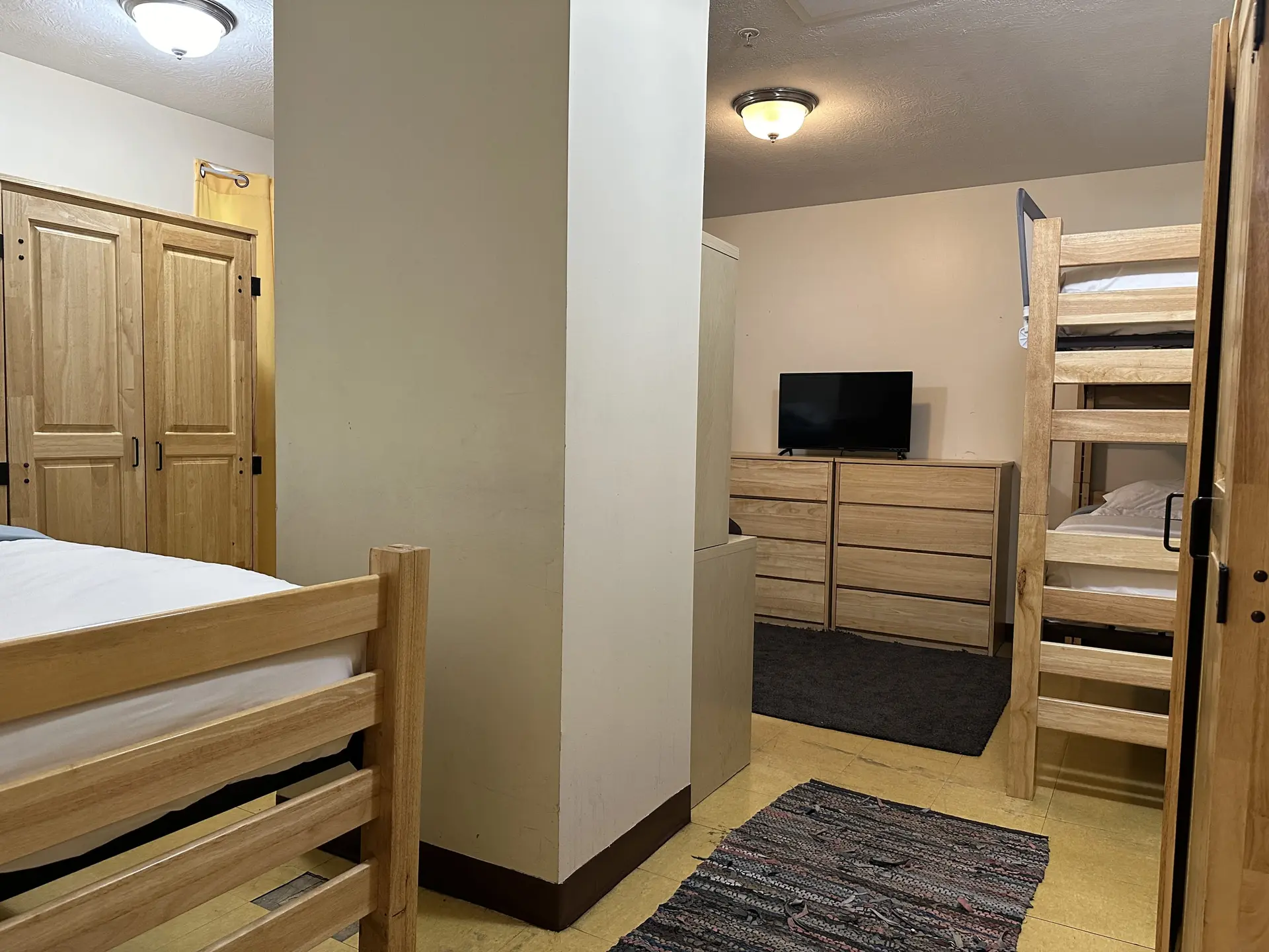 5 Beds | Downtown Apt | Very Quick Walk Everywhere