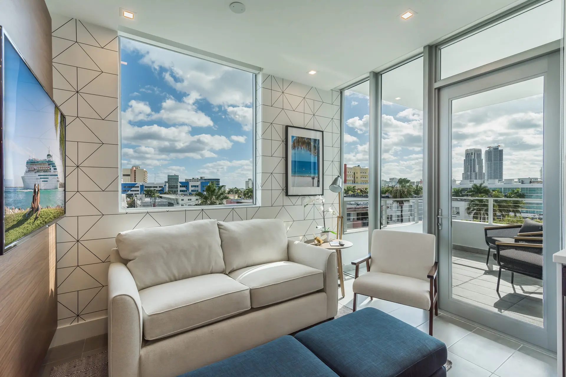 Elegant SoBe 2 Bedroom Apartment