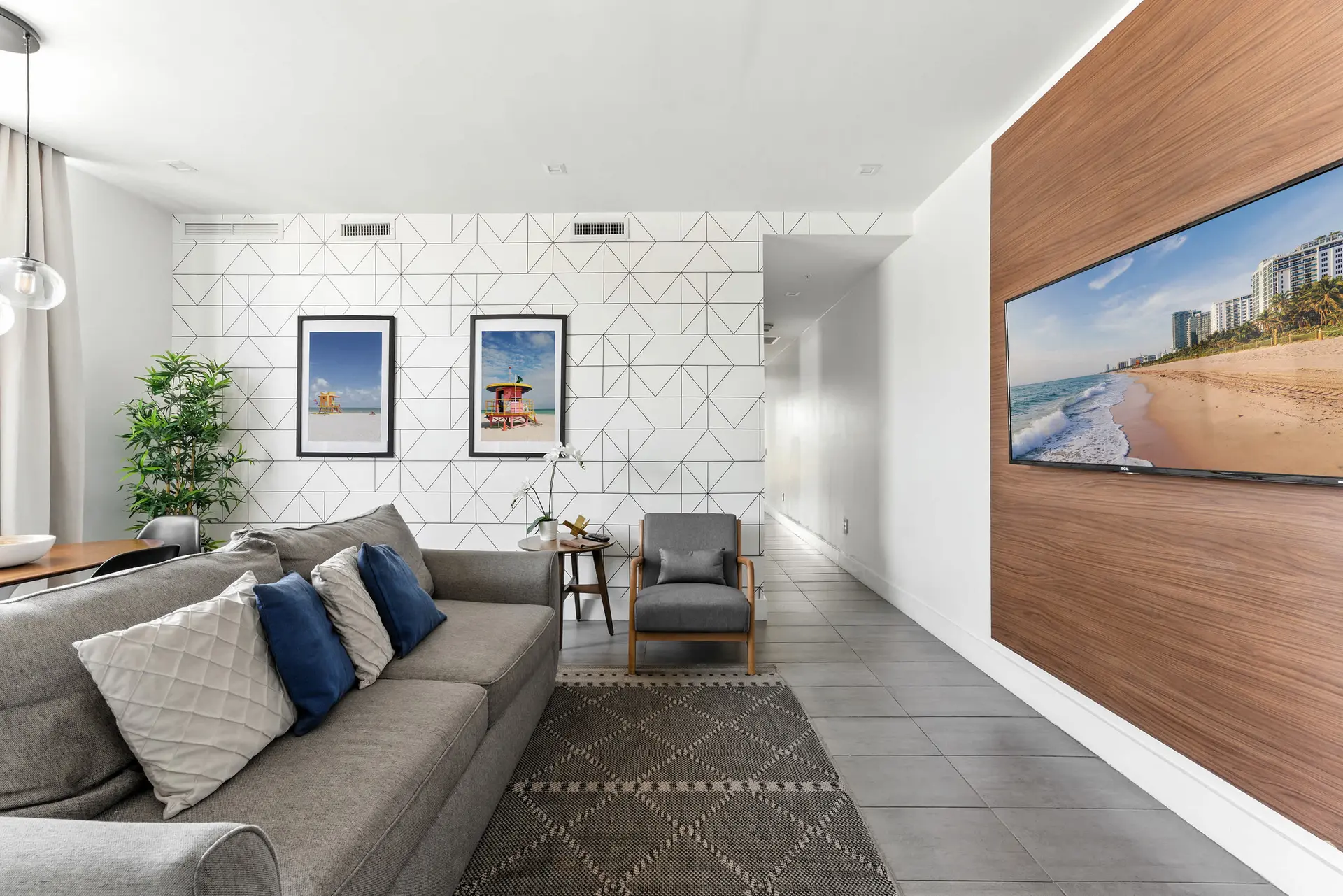 South Beach Oasis, Stylish 2-Bed Retreat