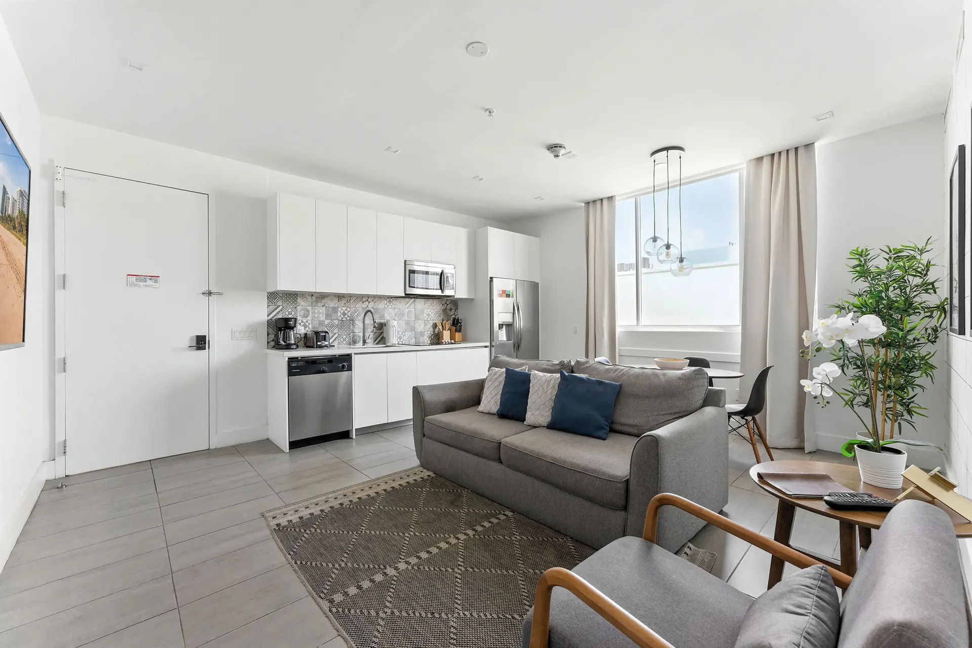 South Beach Oasis, Stylish 2-Bed Retreat