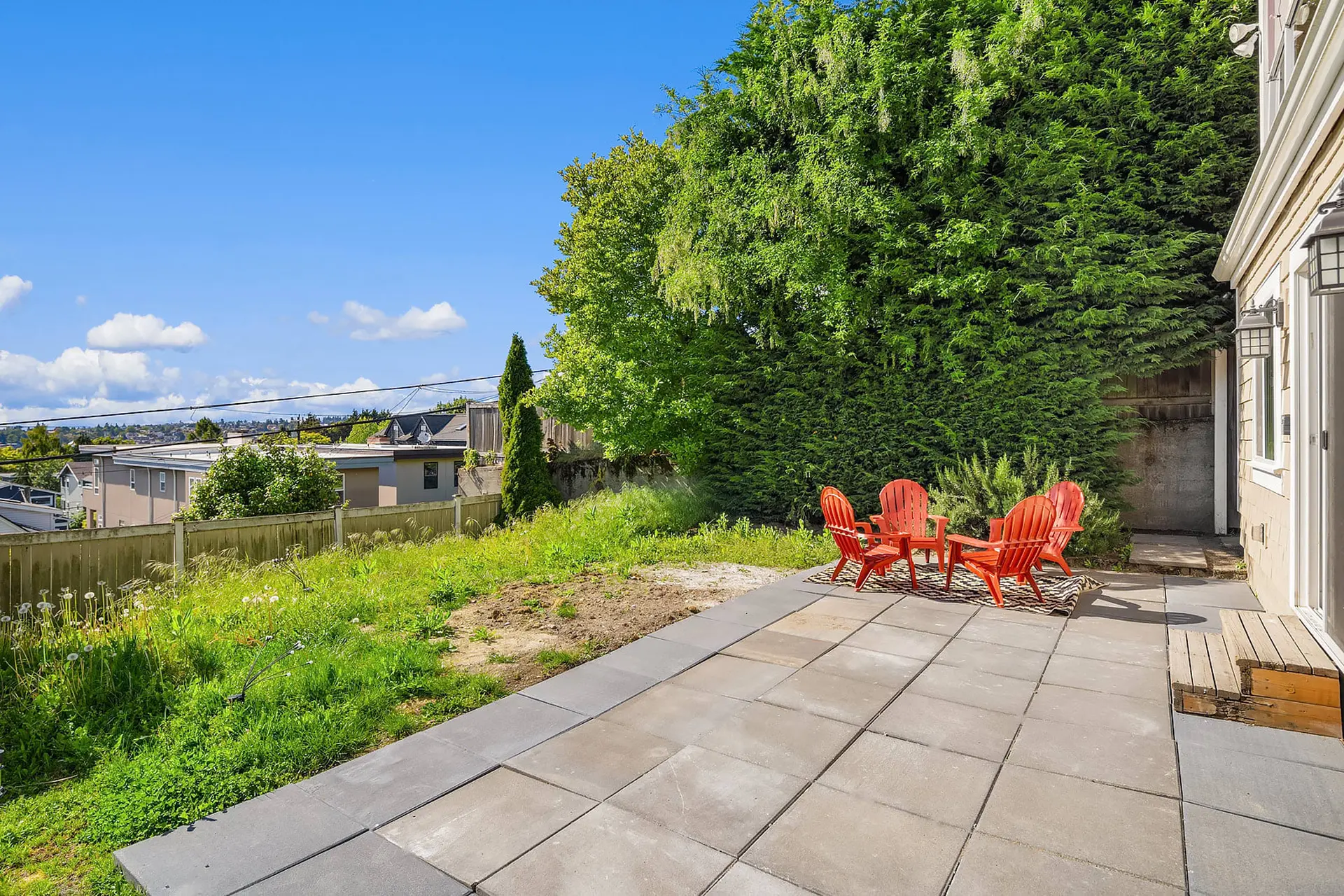 Queen Anne Basement | Sun Soaked Yard| Elliott bay