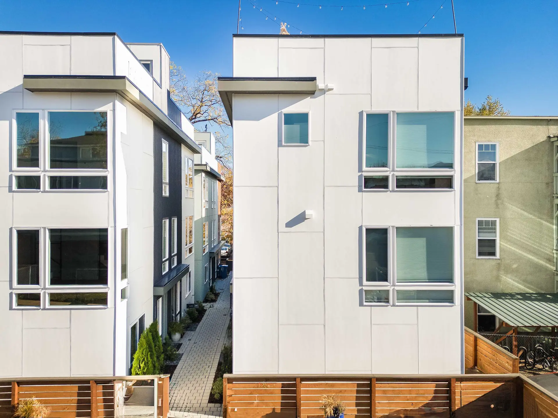 Modern 2024-Built Townhome | Near Hospitals & DT