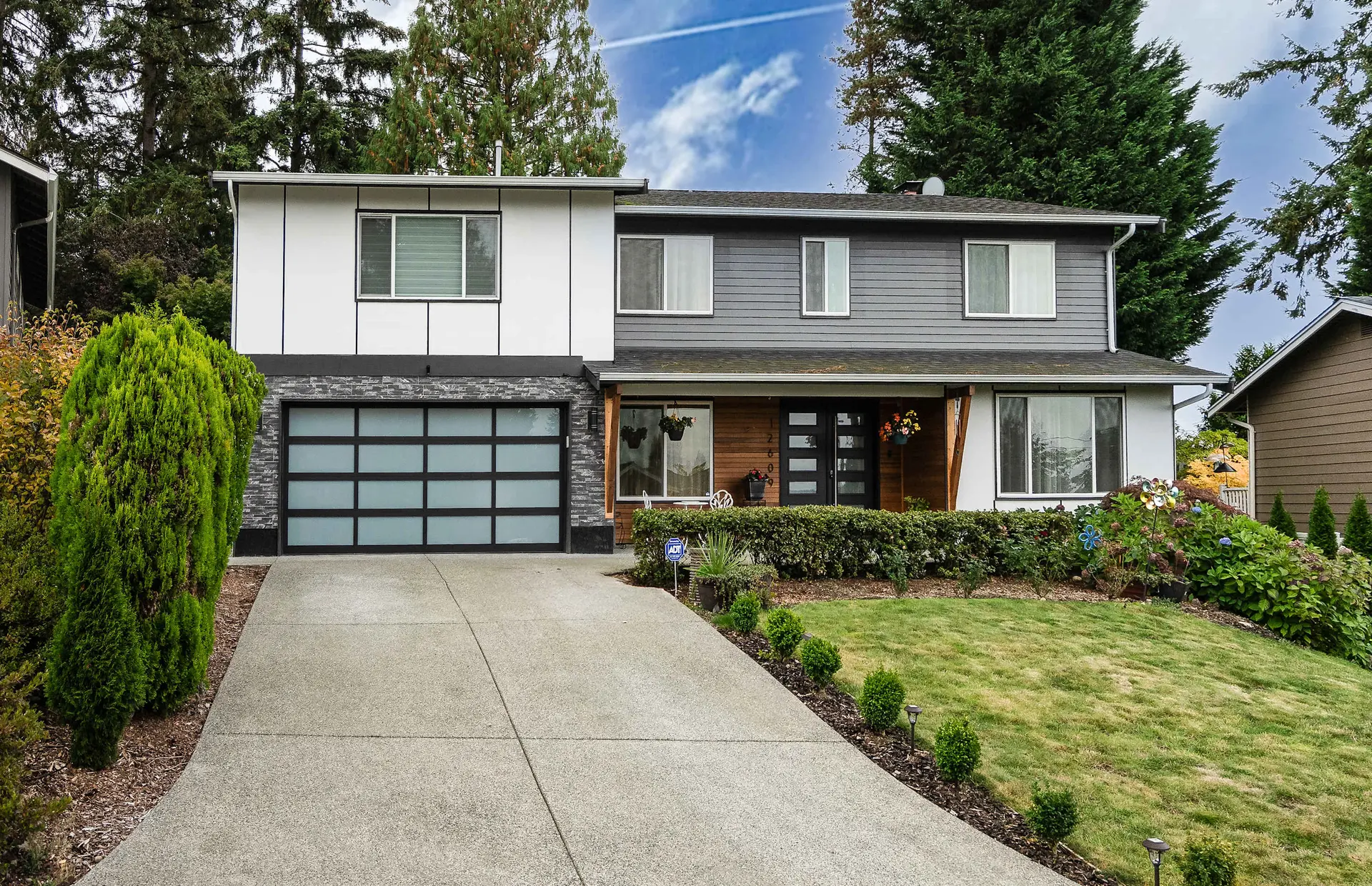 Kirkland Home with 2 Queen Beds - Totem Lake Villa