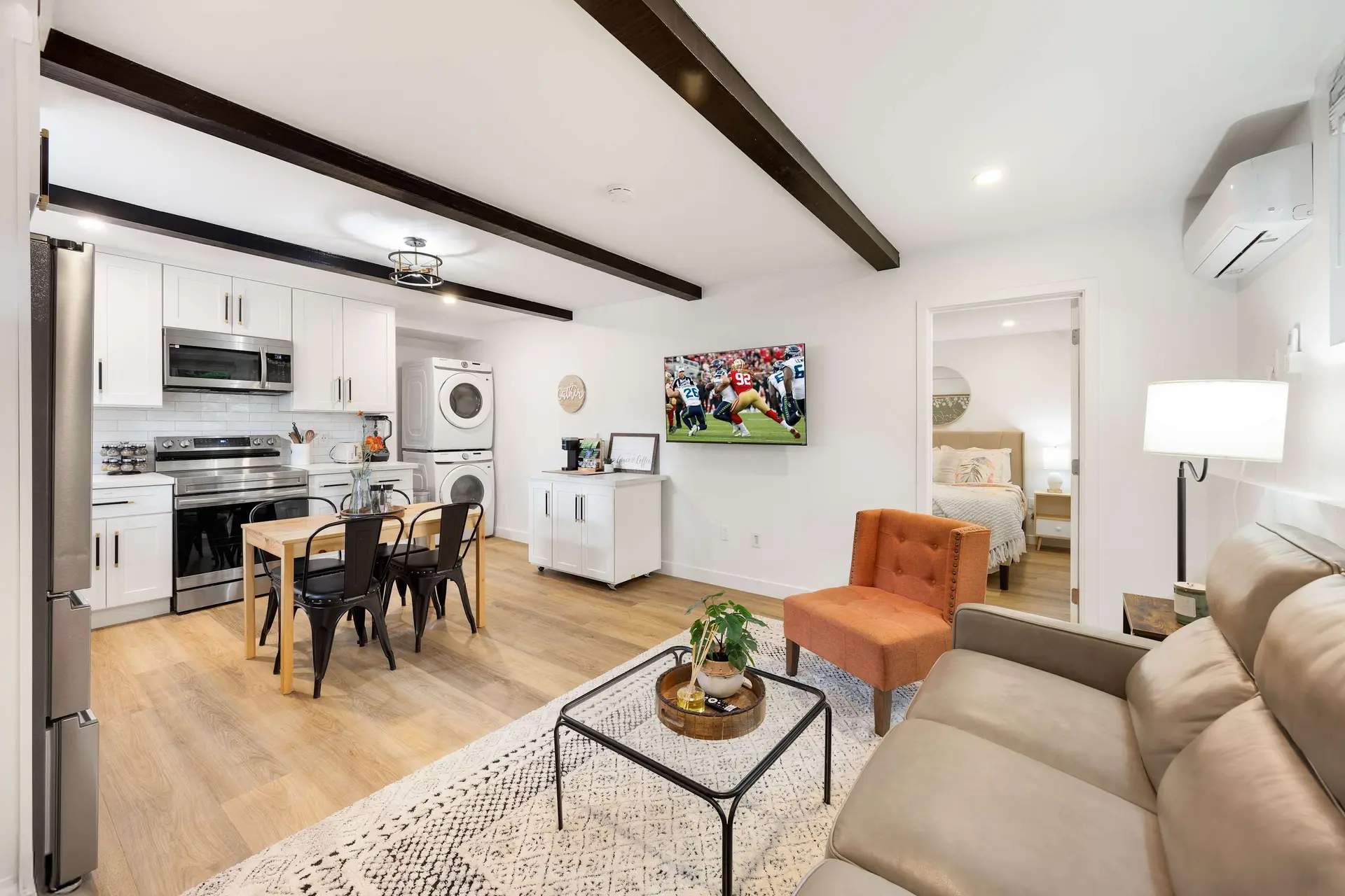 Brand New 1BR Designer's Oasis 1min to I-5 | Costo