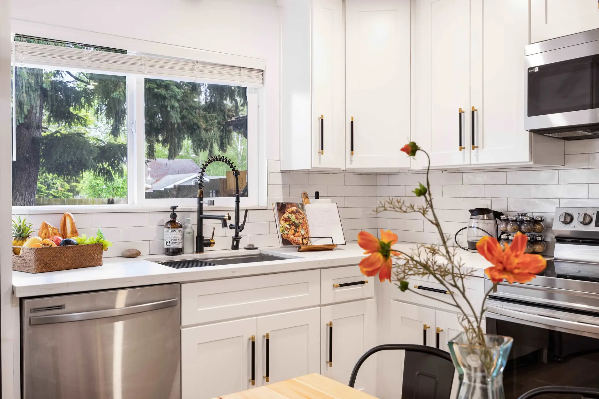 Brand New 1BR Designer's Oasis 1min to I-5 | Costo