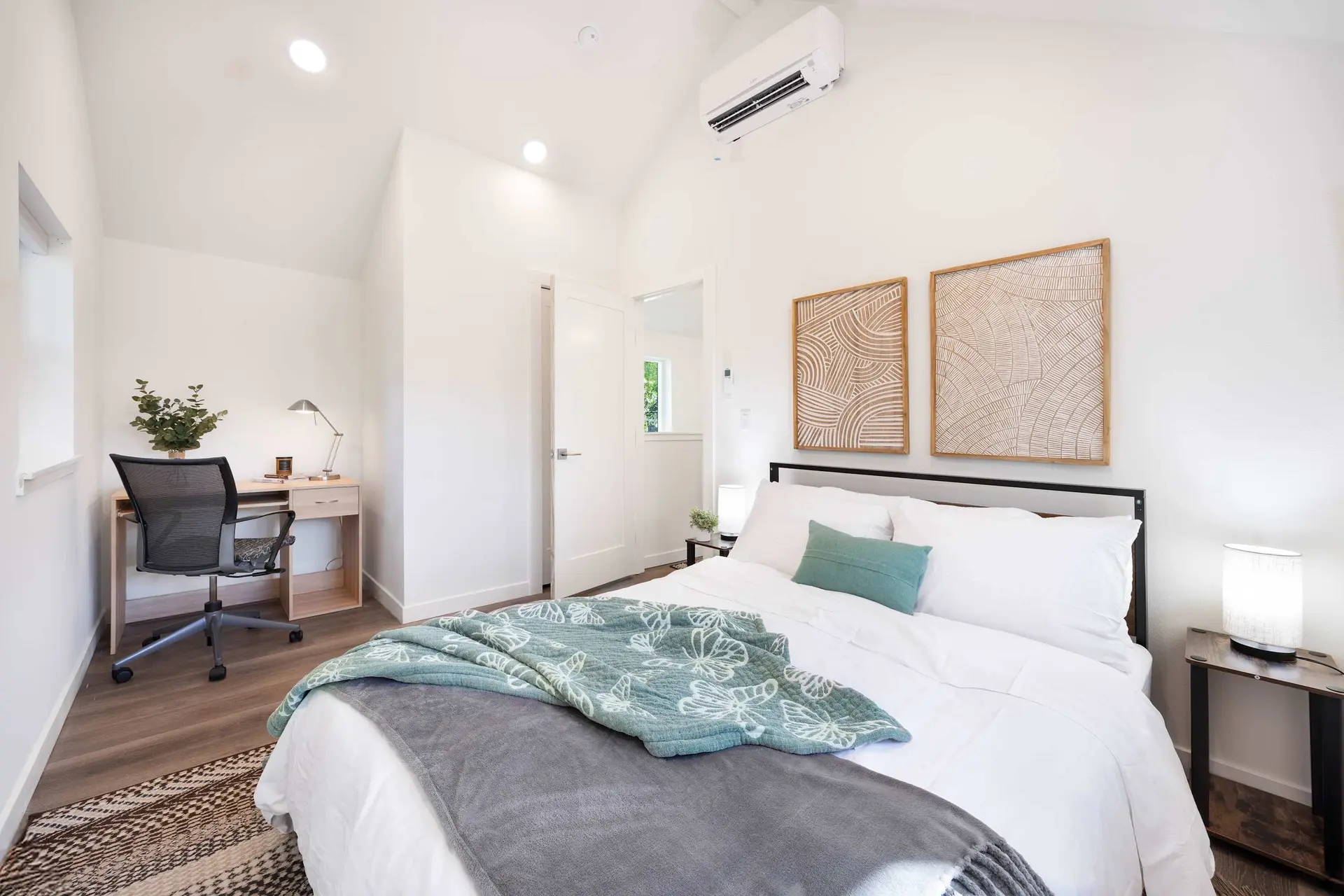 2025 Built Modern Retreat w/ 3 AC in Safe Location