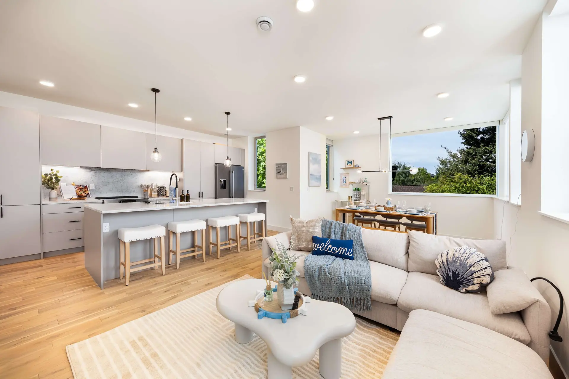 Ocean-Inspired 3B 3.5B Modern Retreat w/ Kids Room