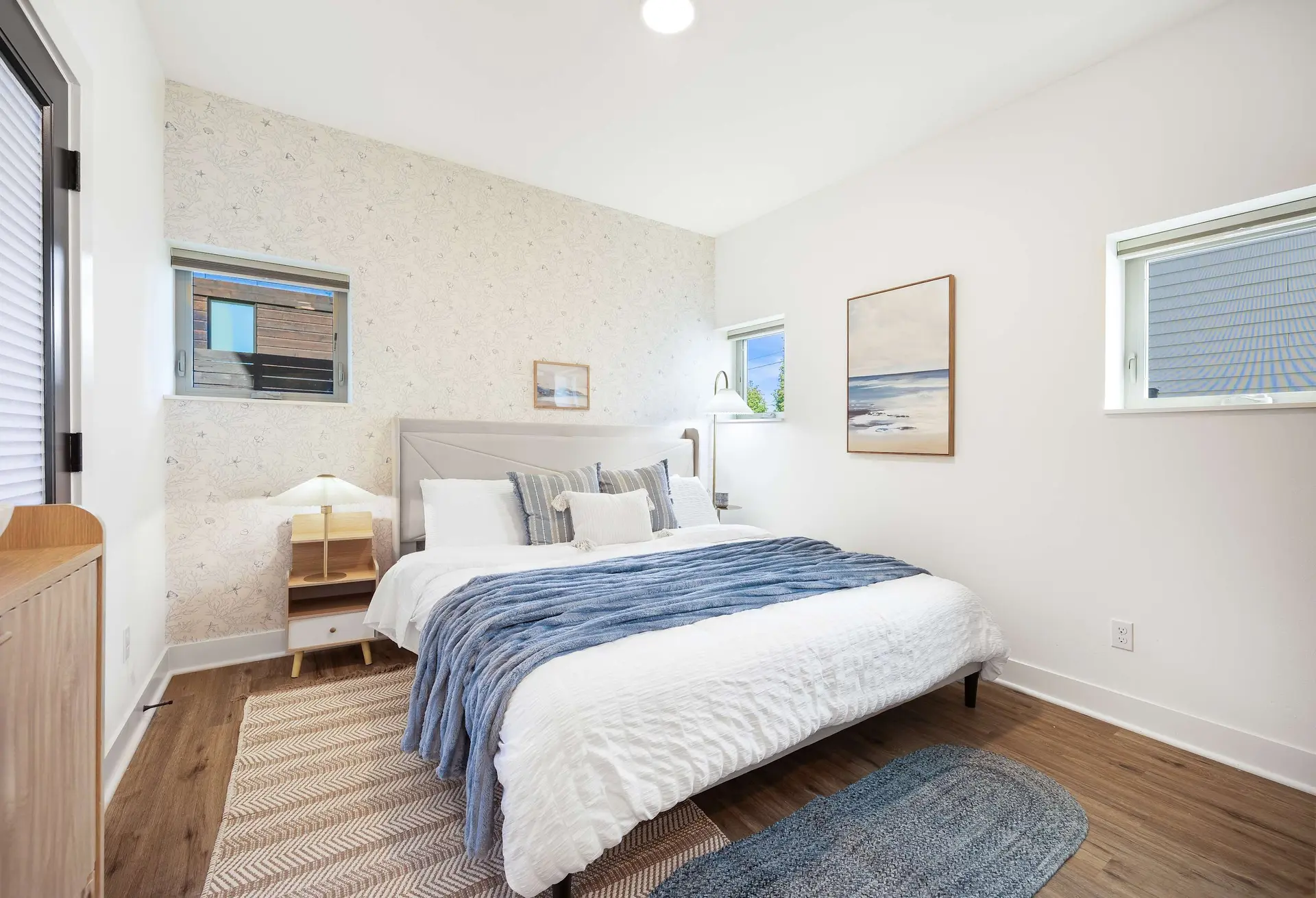 Ocean-Inspired 3B 3.5B Modern Retreat w/ Kids Room