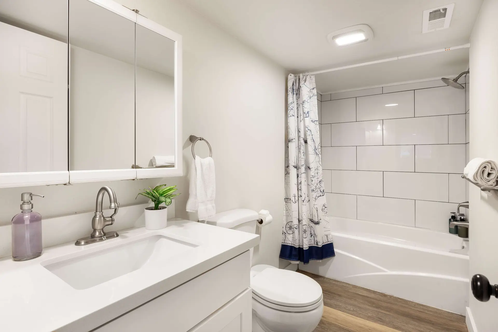 Pet Friendly 1BR Basement w/Gym |Near UW &Hospital