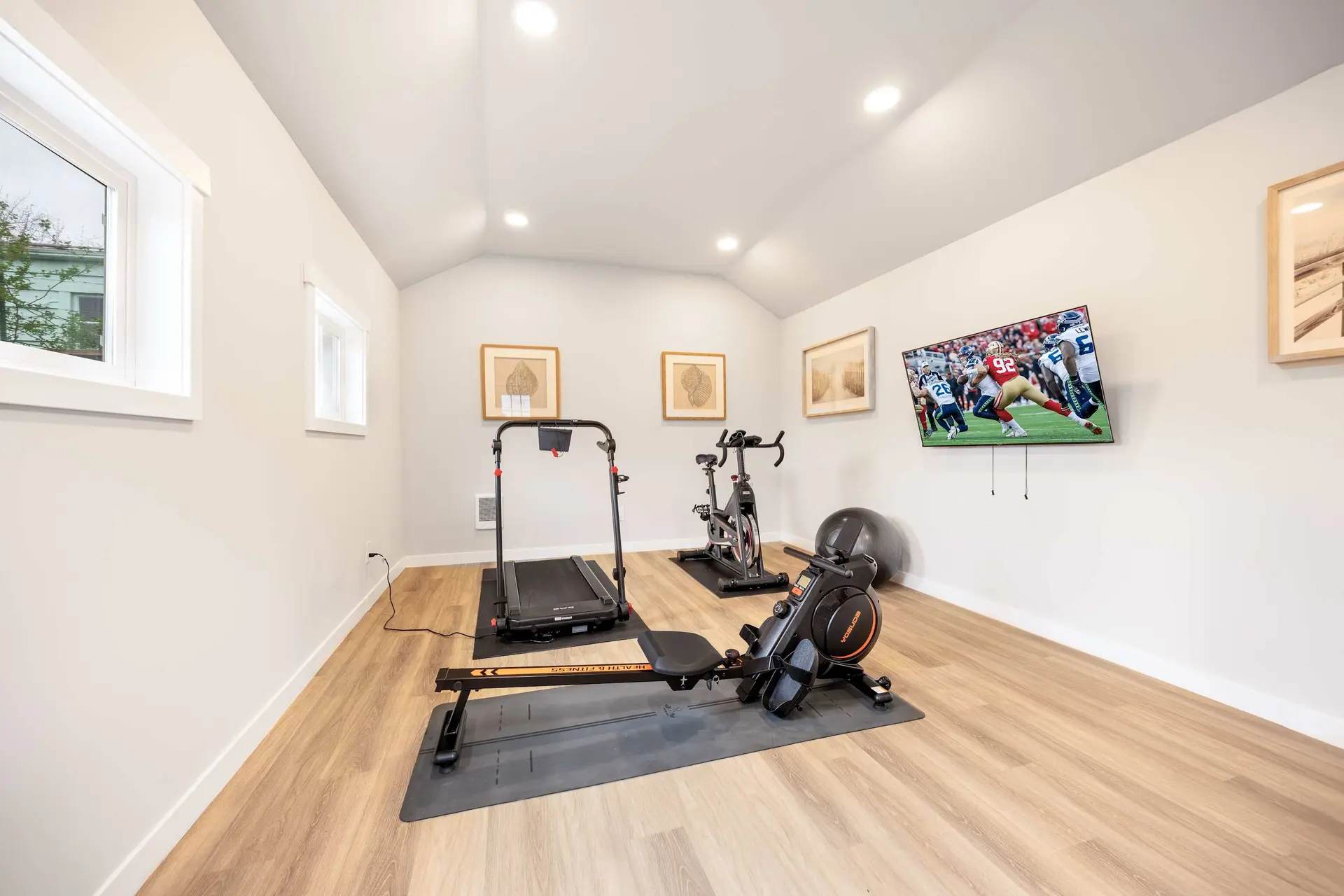 Pet Friendly 1BR Basement w/Gym |Near UW &Hospital