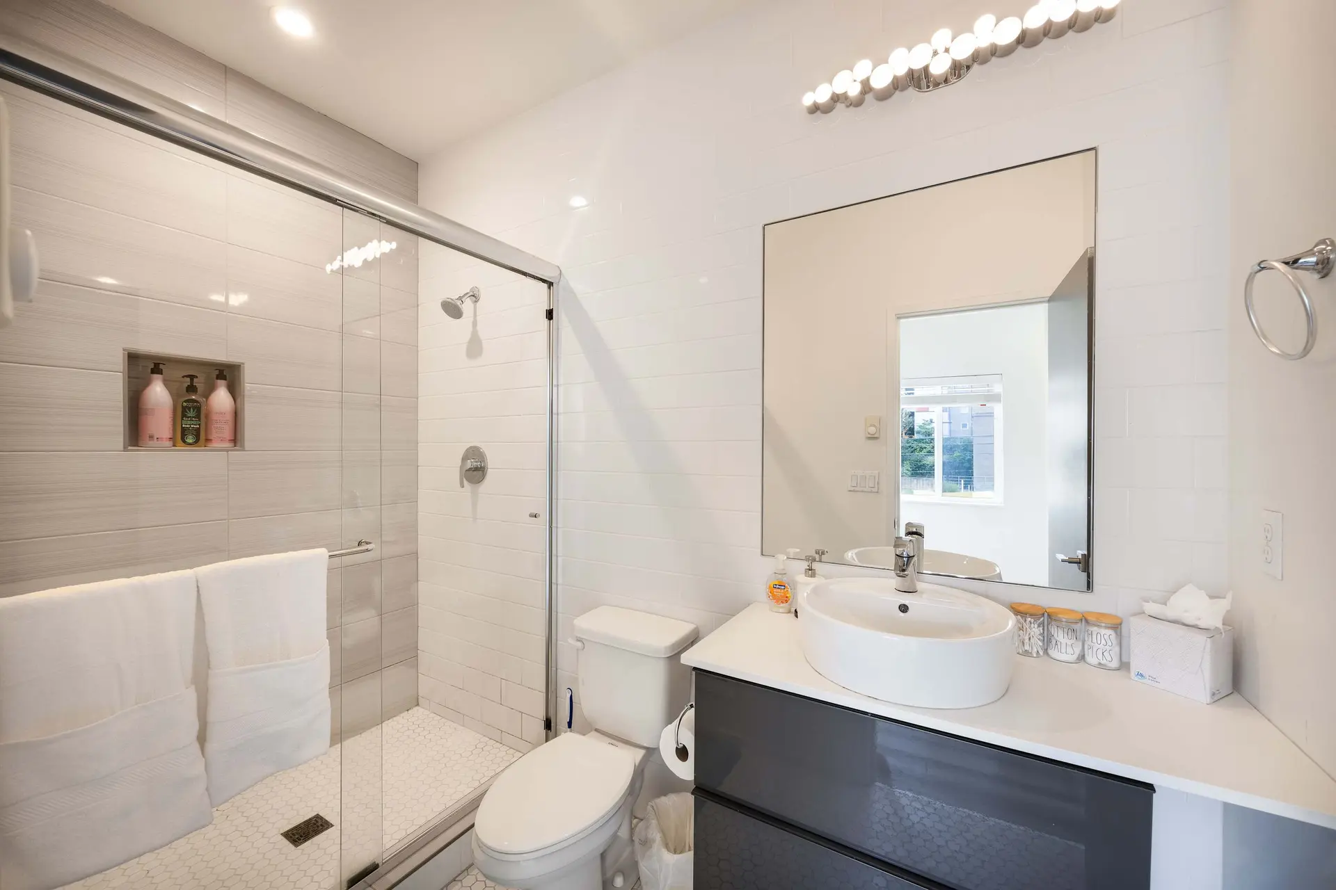 Stylish 3BR Home Near Swedish Hospital & Downtown