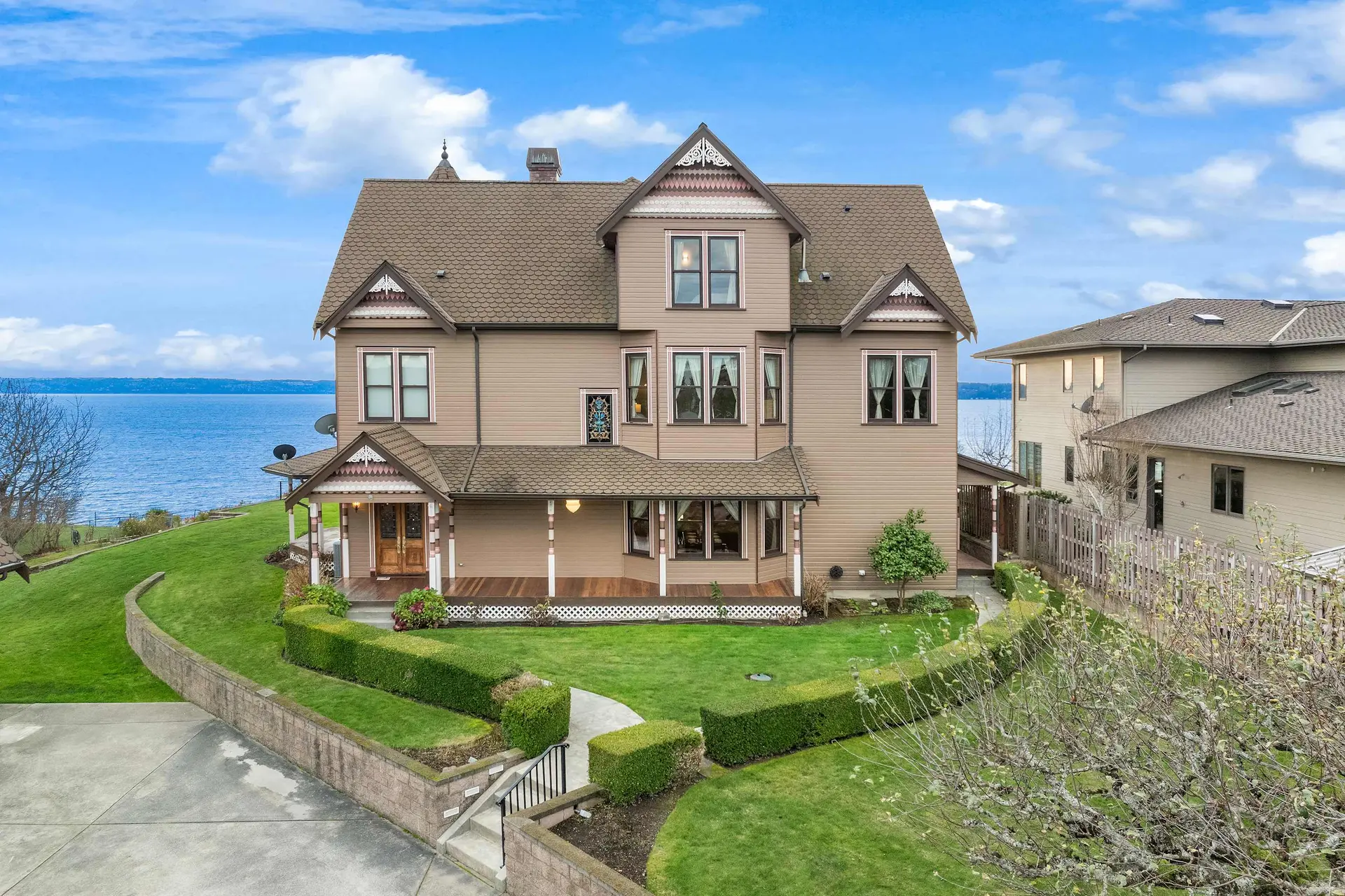 Victorian Waterfront Mansion w/ 180° Puget Sound Views