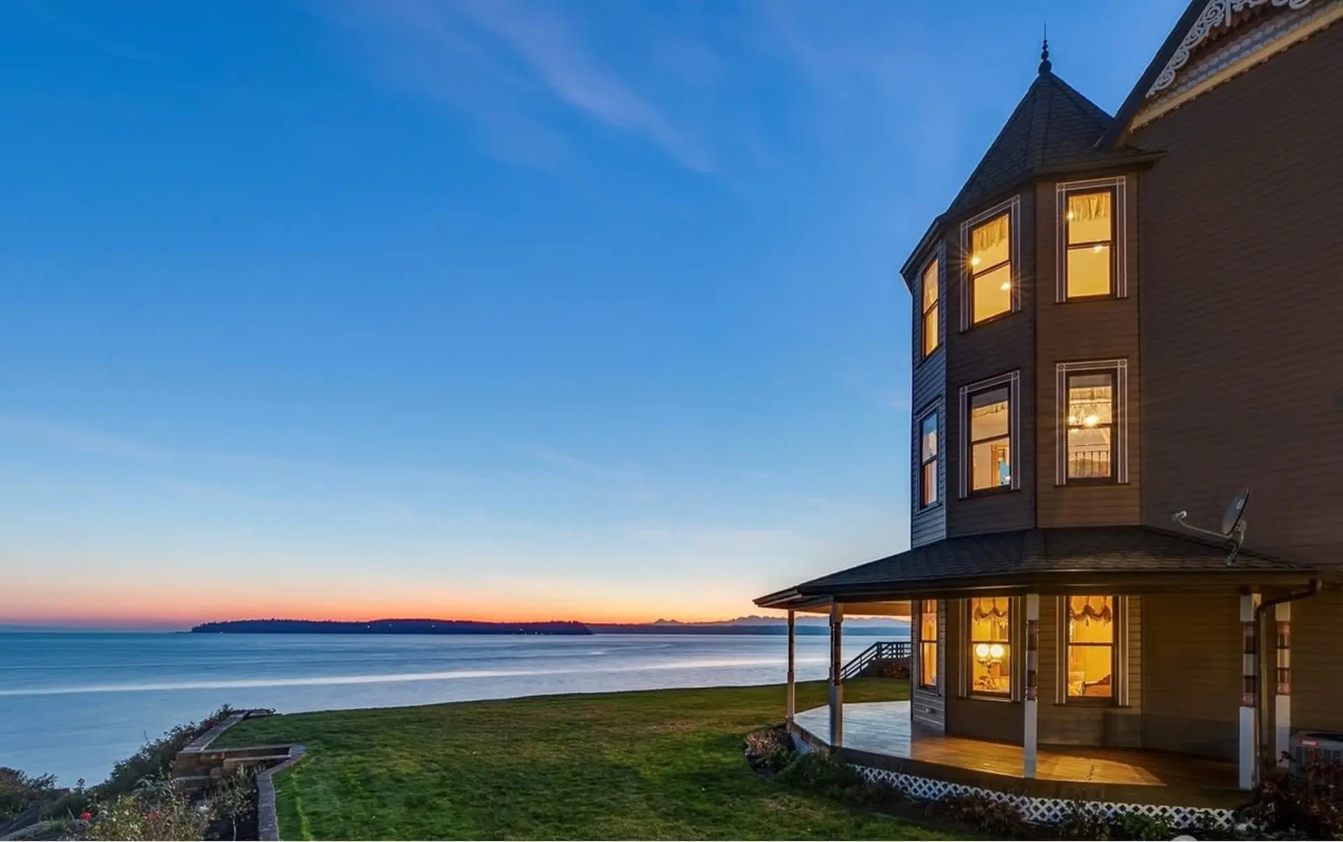 Victorian Waterfront Mansion w/ 180° Puget Sound V