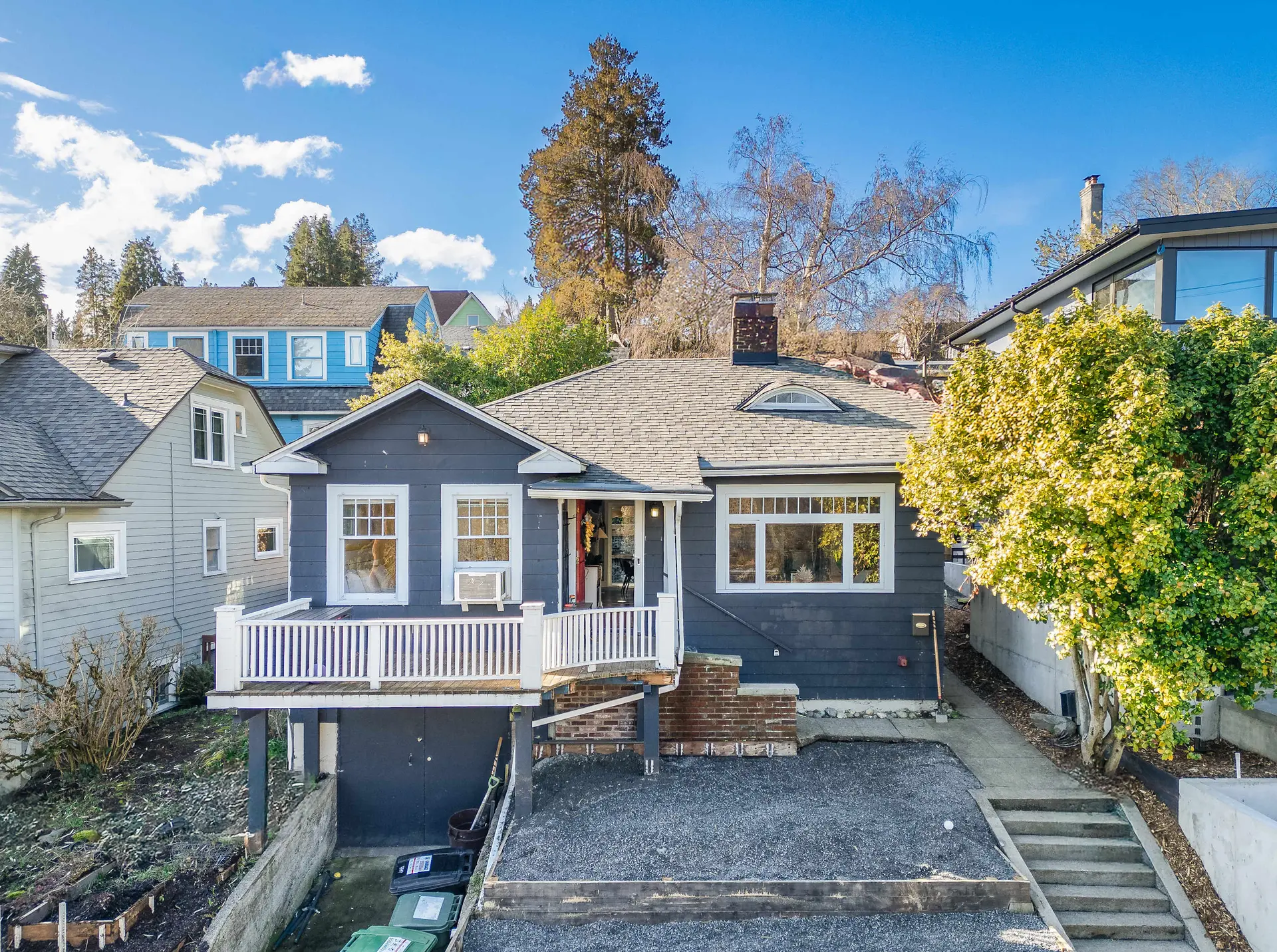 Sunny Seattle Home: Mt. Rainier + UW Steps Away!