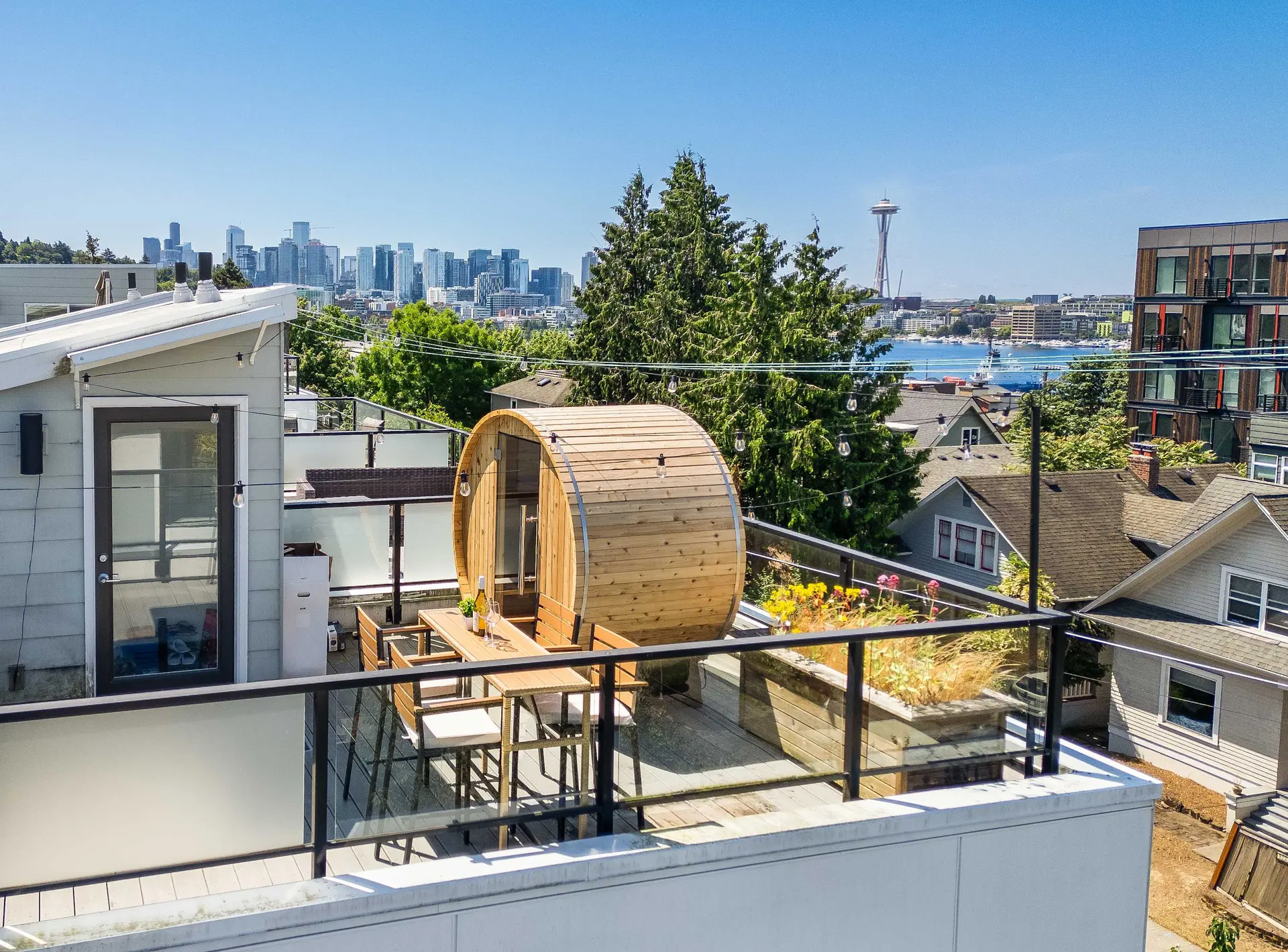 Eastlake Gem: Rooftop Sauna & Lake View, 3min SLU
