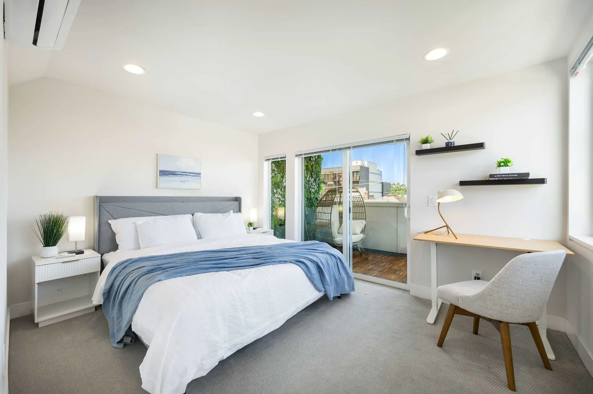 Eastlake Gem: Rooftop Sauna & Lake View, 3min SLU