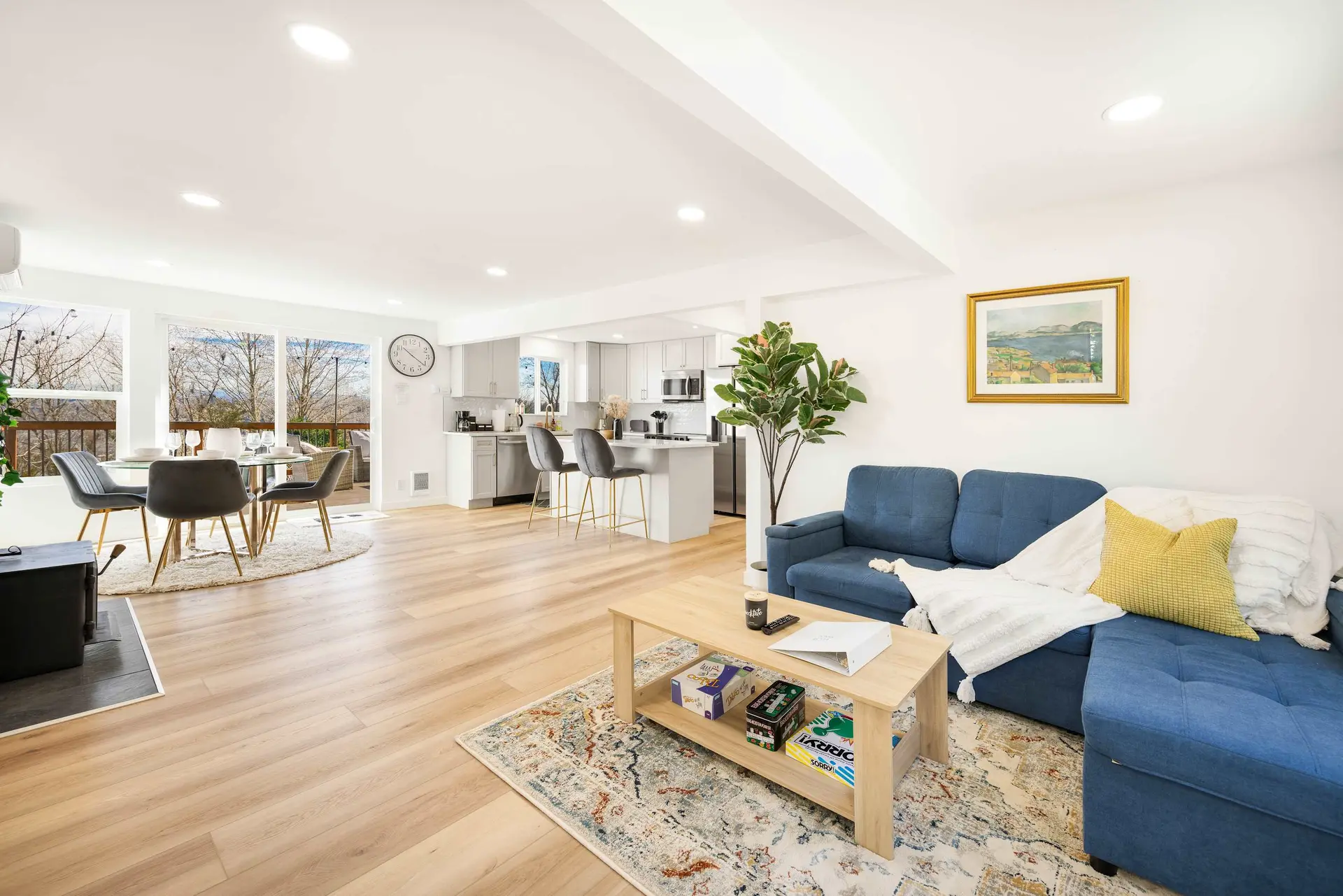Step-Free 2BR Retreat w/ Panoramic Views on Deck