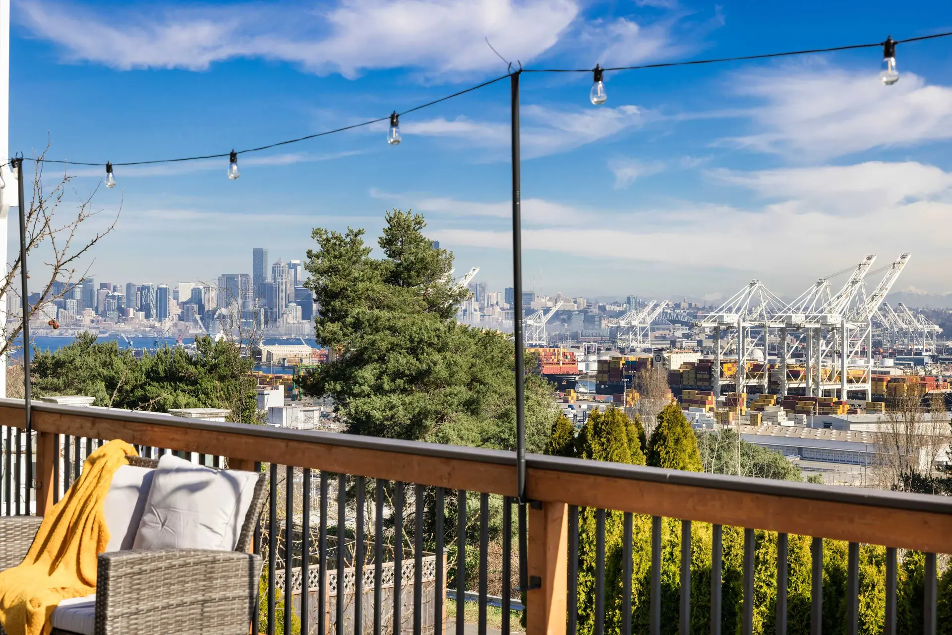 Step-Free 2BR Retreat w/ Panoramic Views on Deck