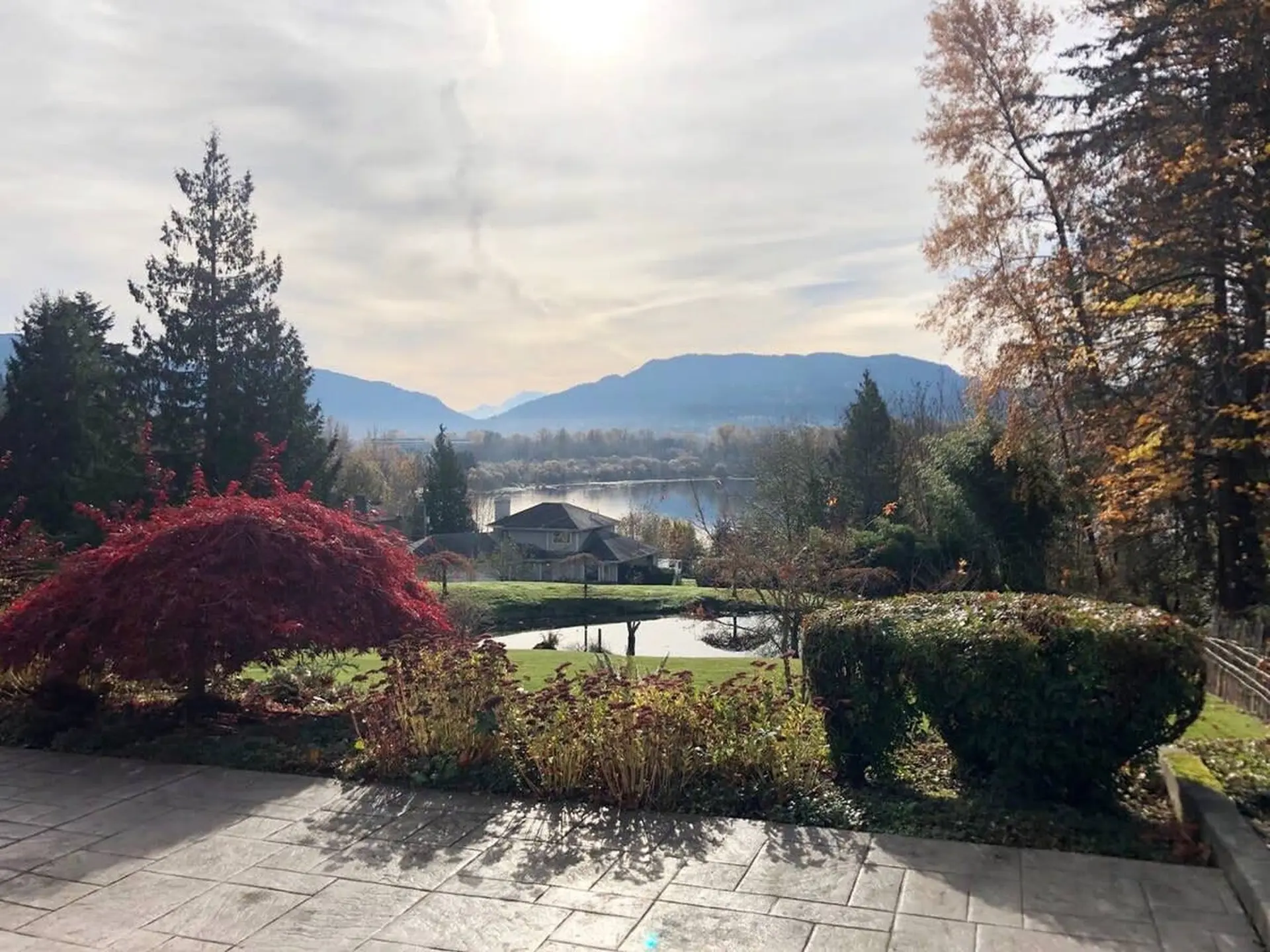 Elegant 4400sf Villa w/ Lk. & Mt. view | Sammamish