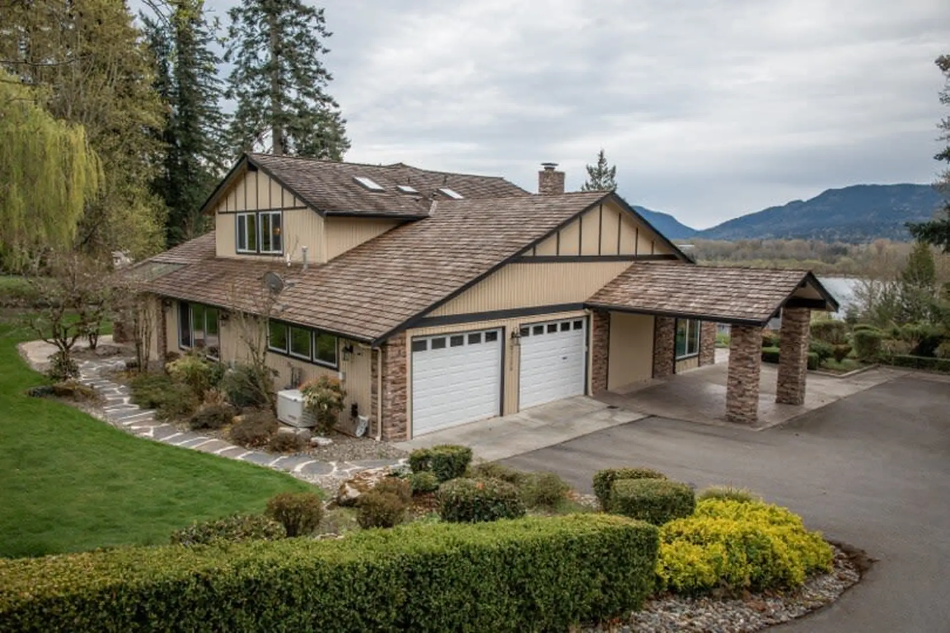 Elegant 4400sf Villa w/ Lk. & Mt. view | Sammamish