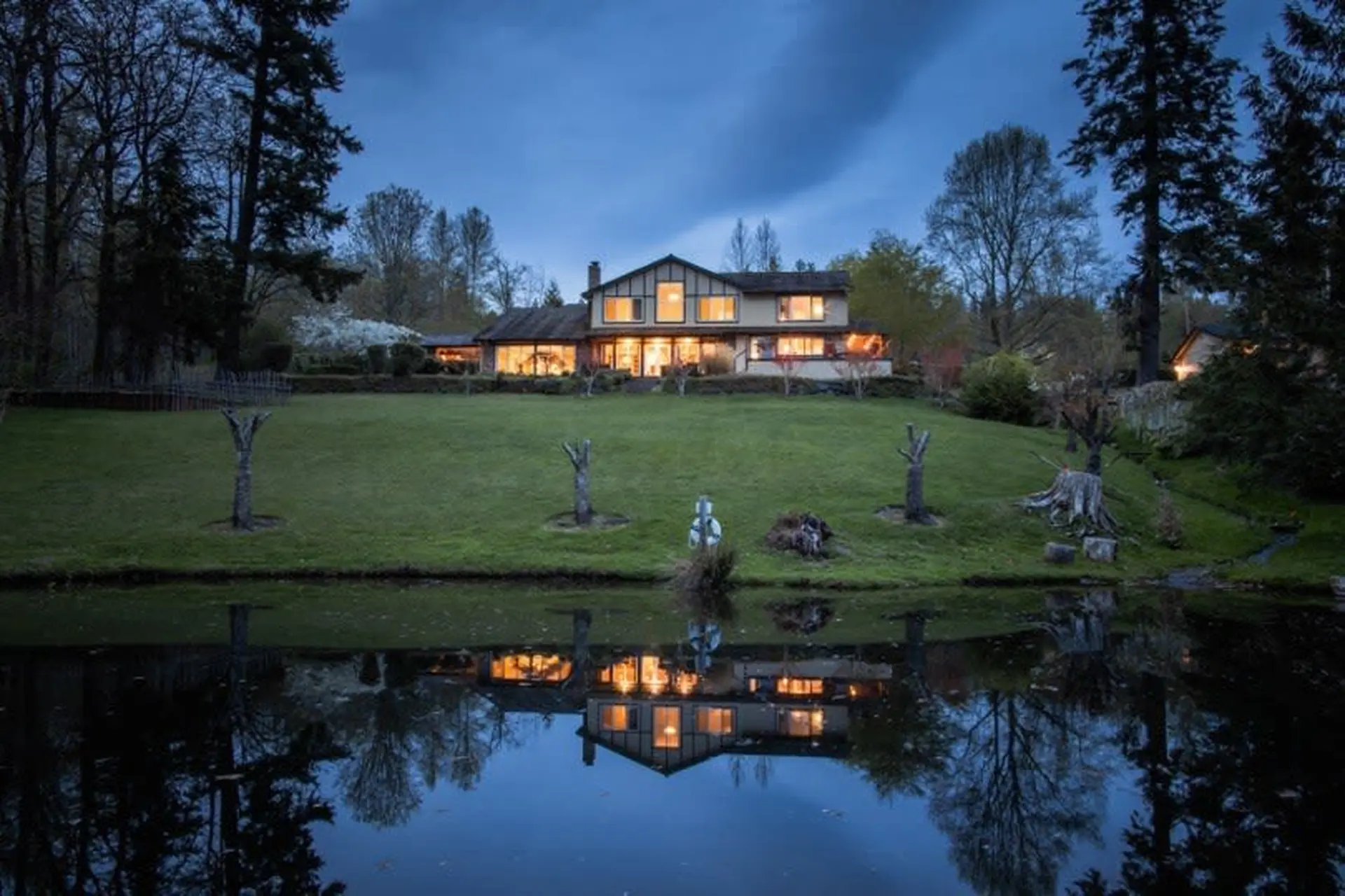 Elegant 4400sf Villa w/ Lk. & Mt. view | Sammamish