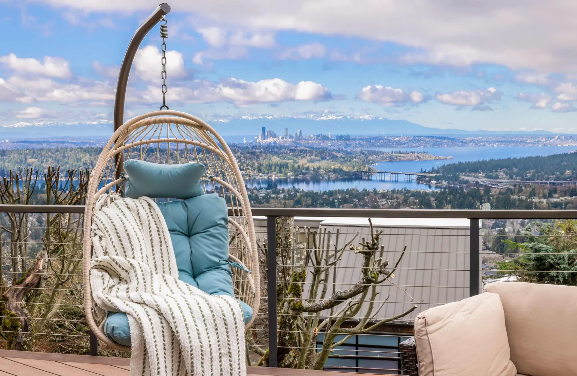Luxury Bellevue 2B Basement w/ 180º+ Stunning View