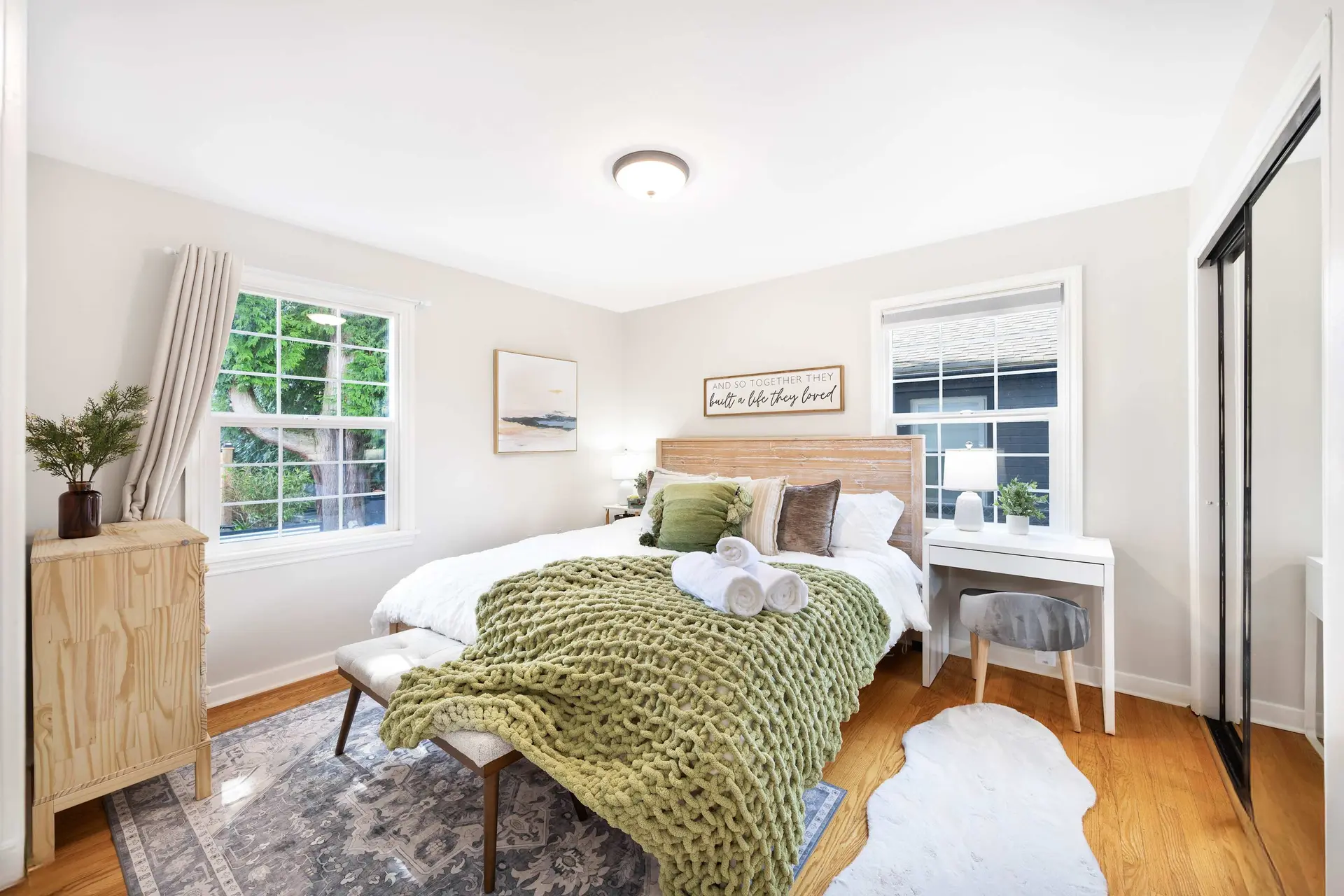 Modern 2BR Retreat w |Maple Leaf|UW&Park