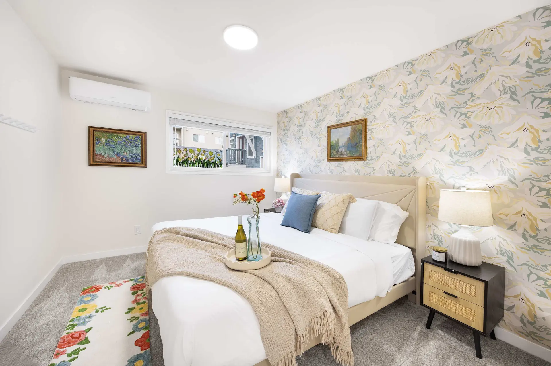 Secret Garden Bloom - 665sf 1BR Queen Anne Condo