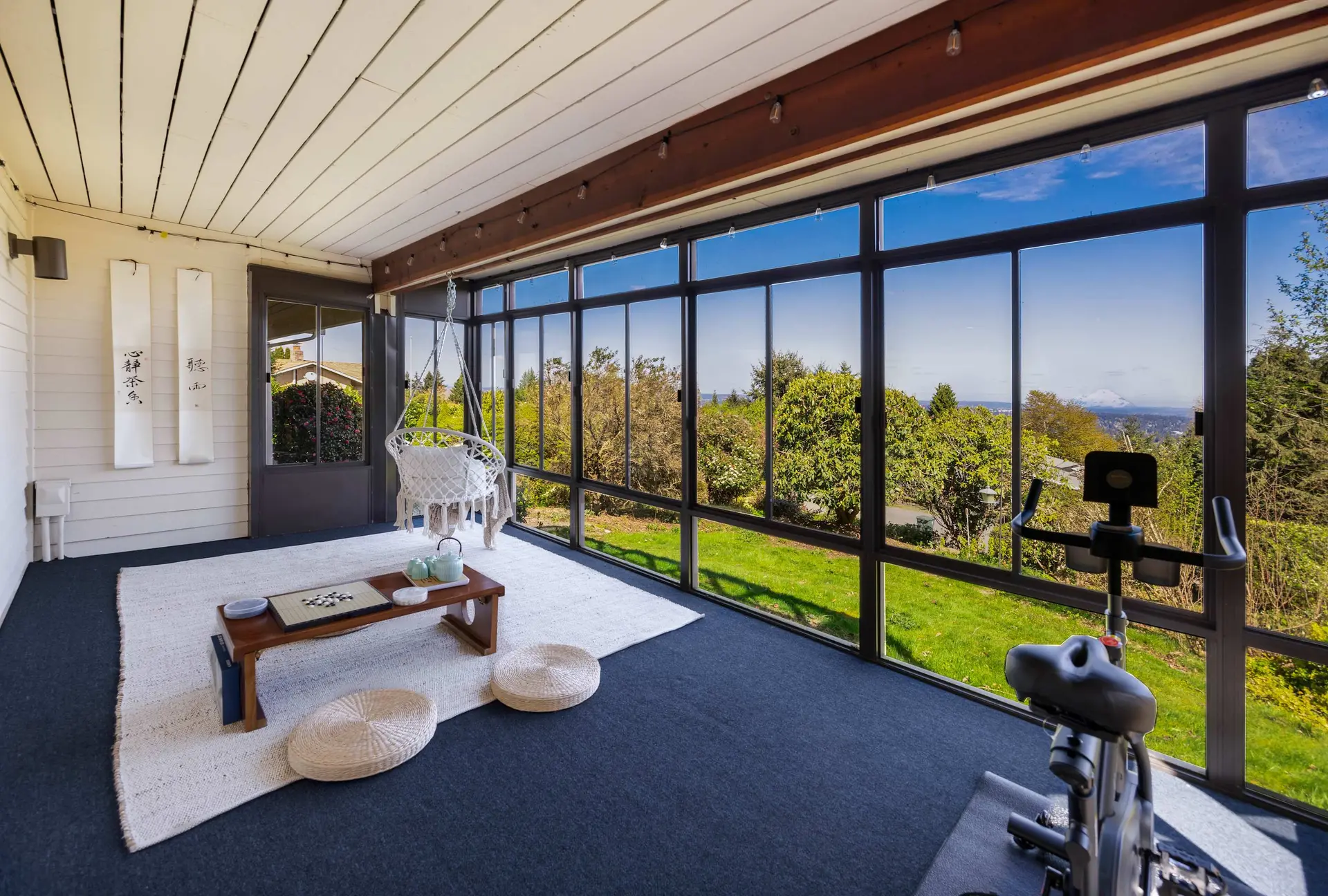 Bellevue Somerset 2BR w/ Sunroom & Sweeping Views