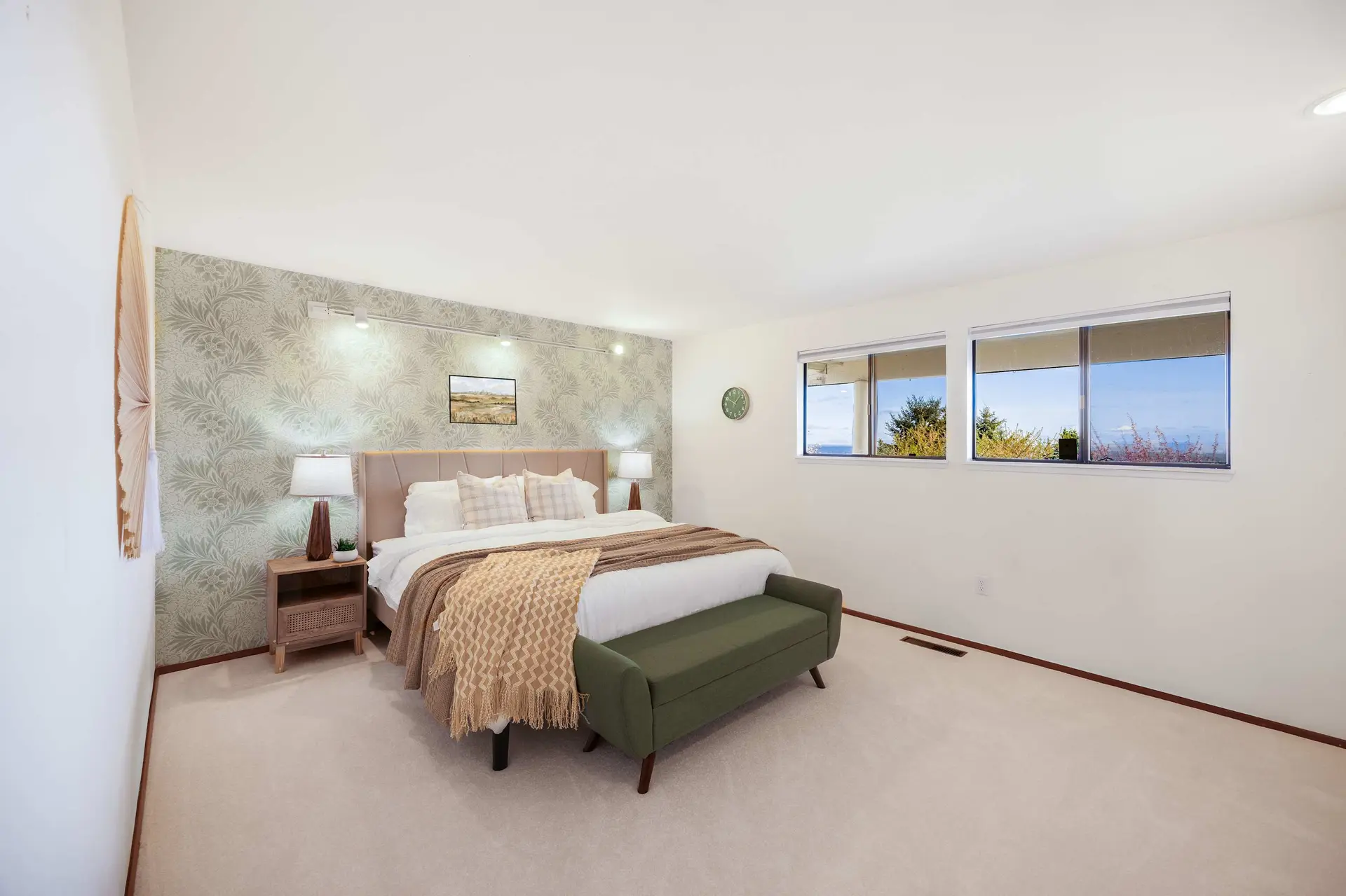 Bellevue Somerset 2BR w/ Sunroom & Sweeping Views