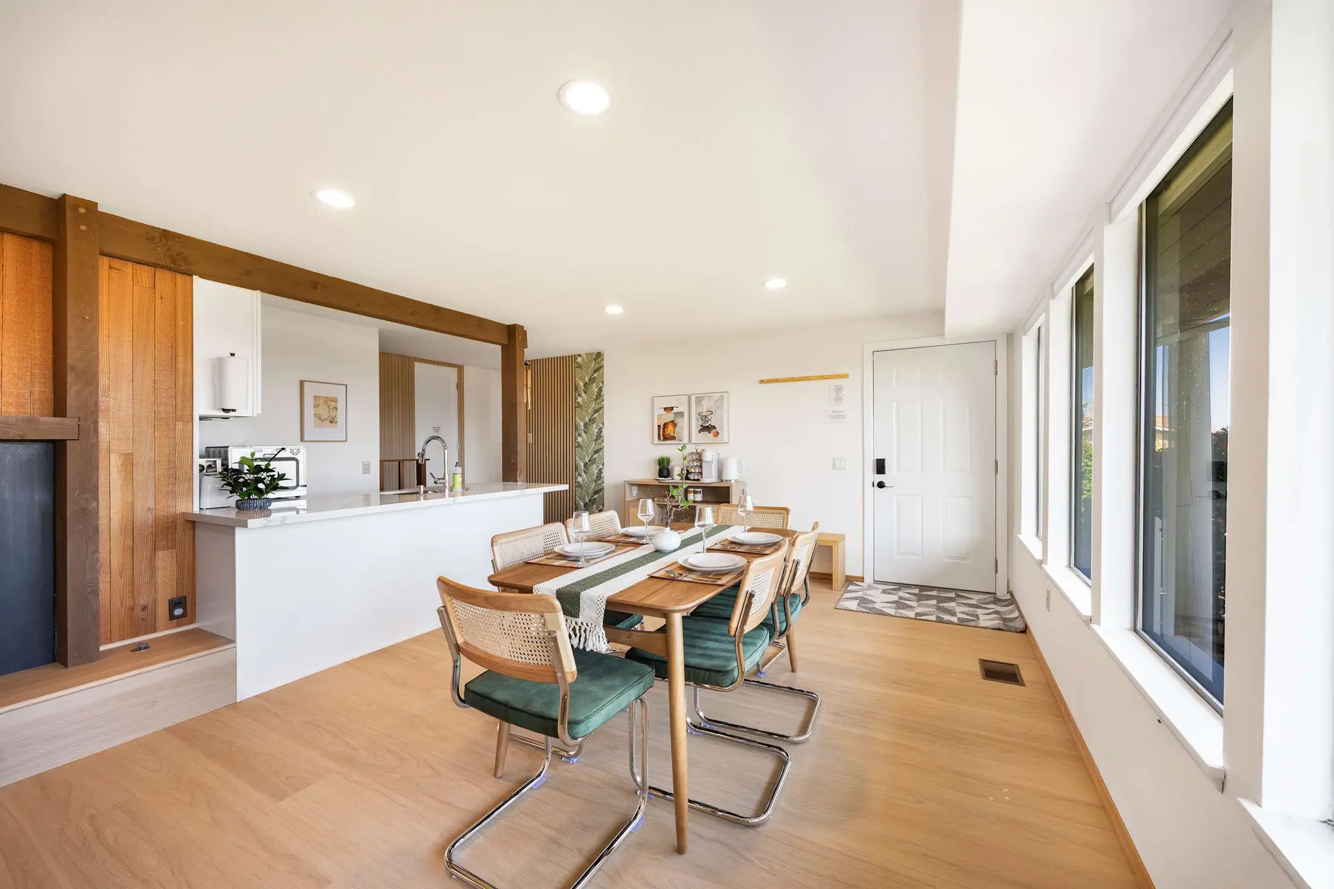 Bellevue Somerset 2BR w/ Sunroom & Sweeping Views