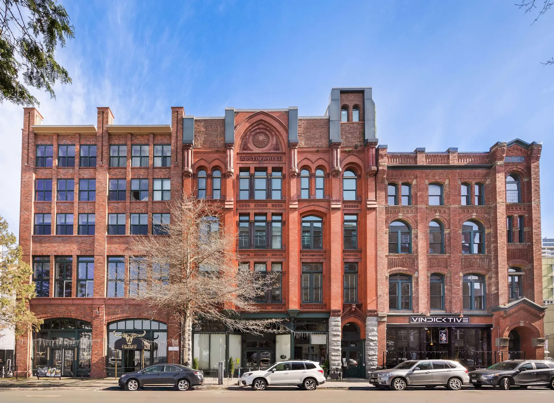 Historic DT Loft w/16ft Ceilings |Garage &97 WS!