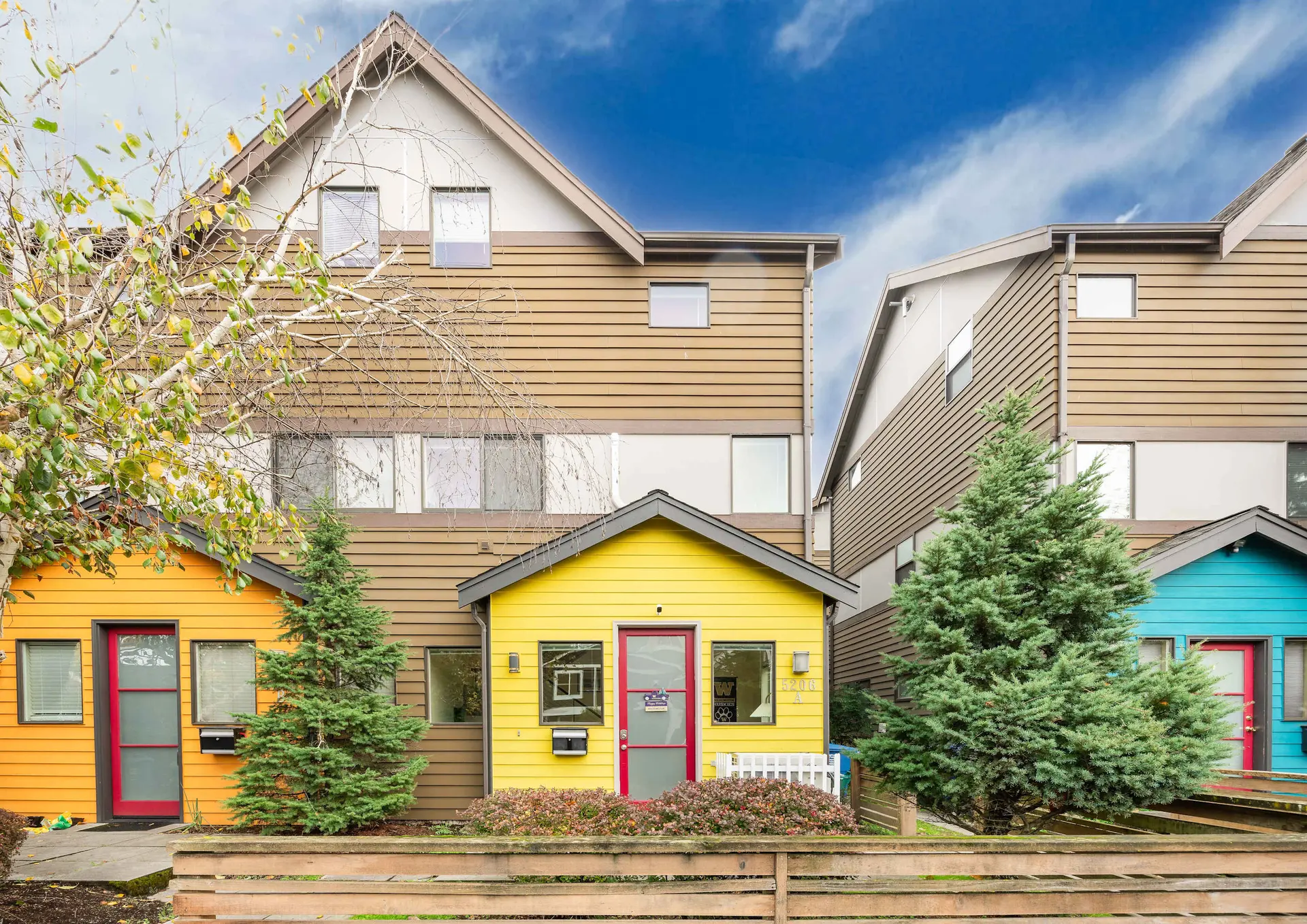 3BR Modern Townhome w/ Parking Near UW & Children’